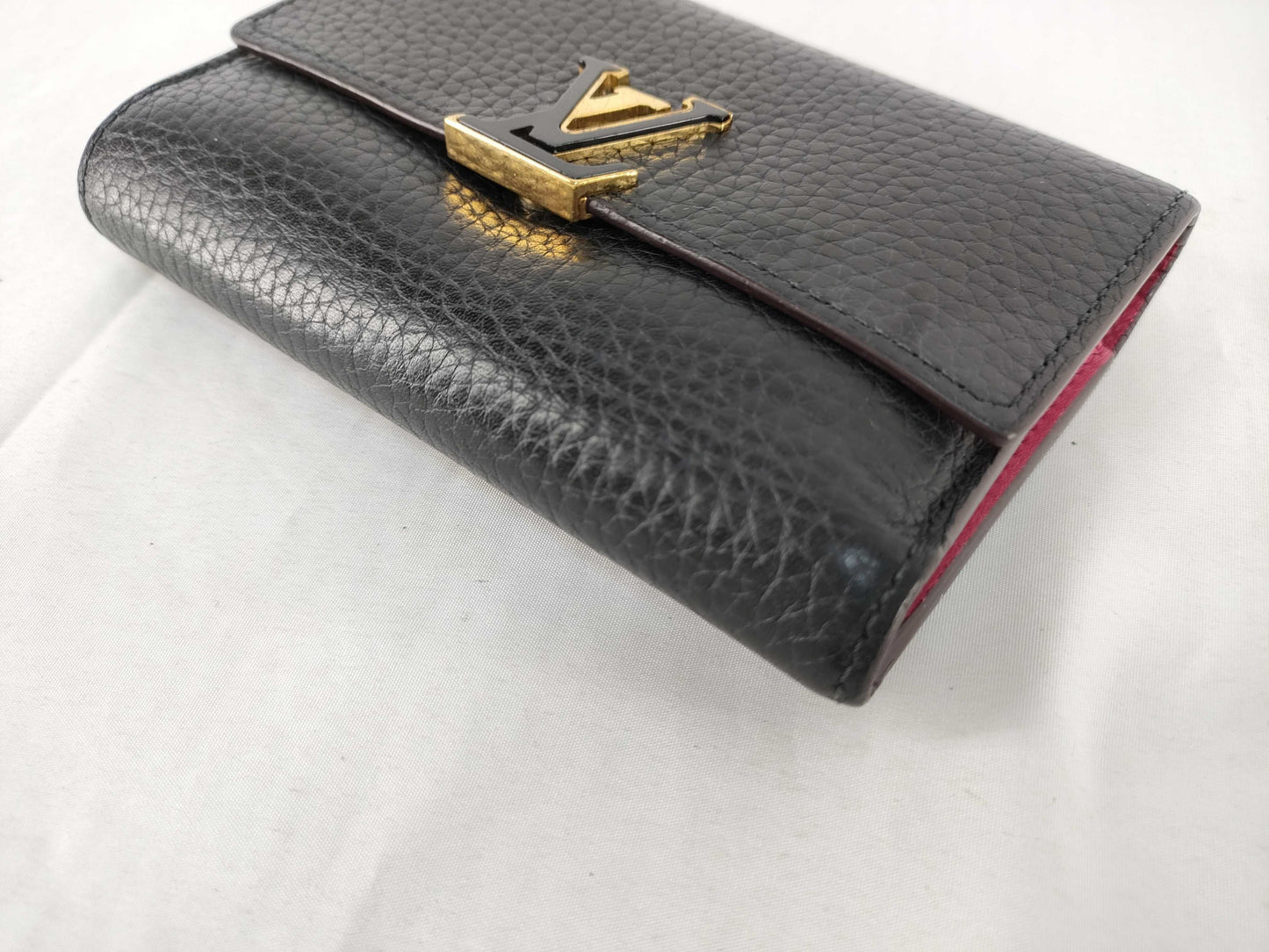 LOUIS VUITTON Louis Vuitton Porte-Feuille Capucine Compact Leather Tri-Fold Wallet