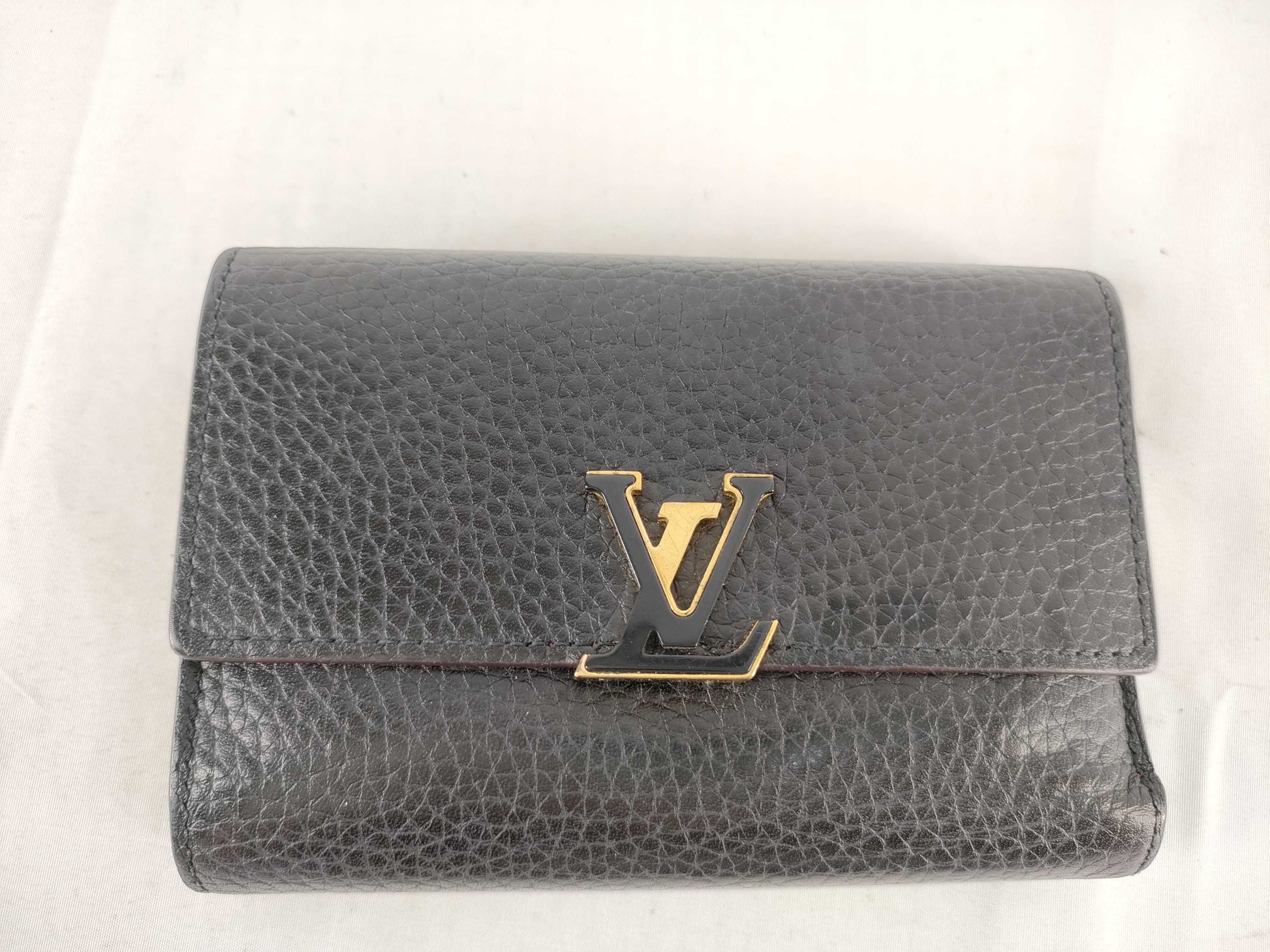 LOUIS VUITTON Louis Vuitton Porte-Feuille Capucine Compact Leather Tri-Fold Wallet