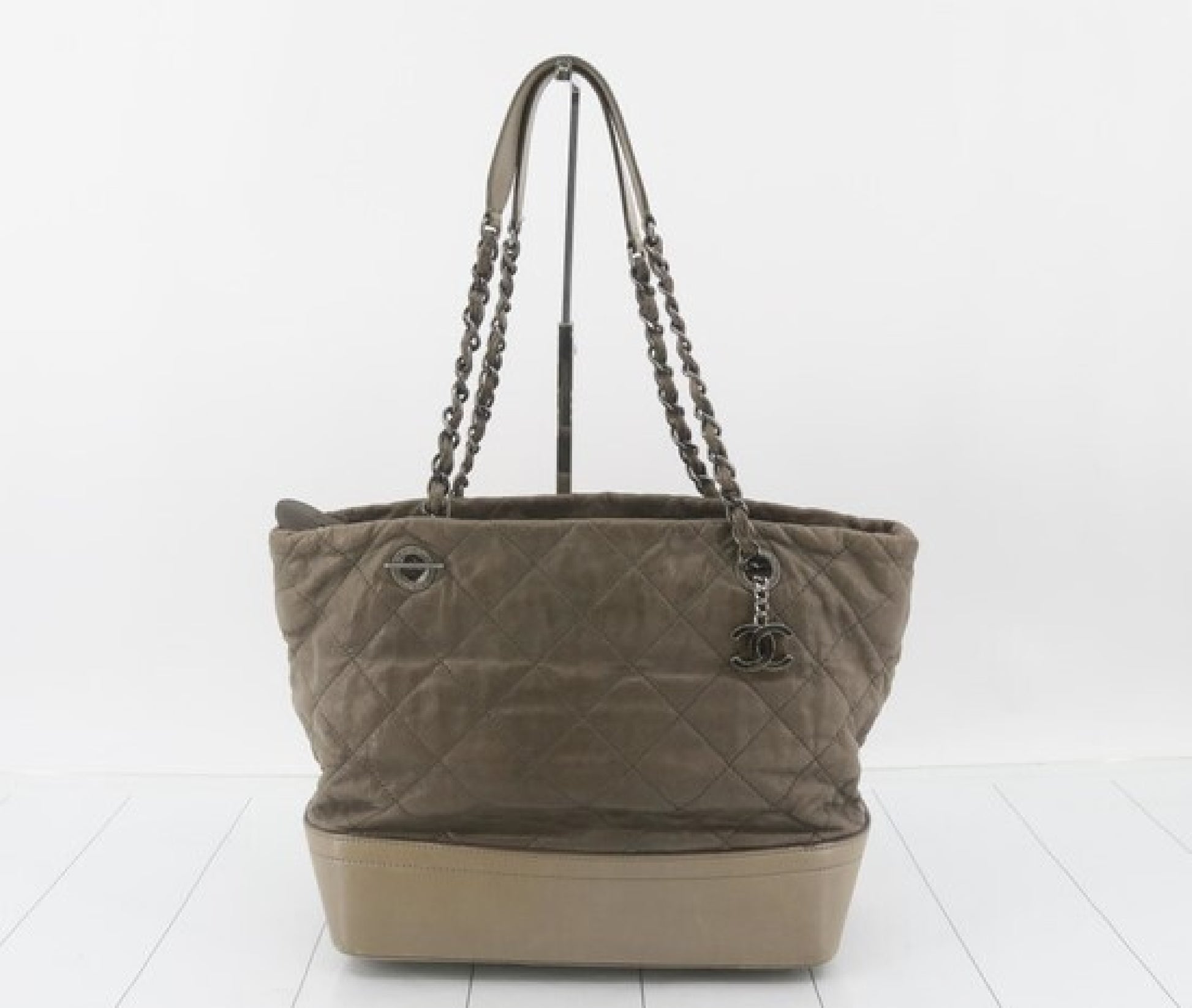 CHANEL Matrasse Lamb Chain Shoulder Bag with Seal 15 Series Tote Bag