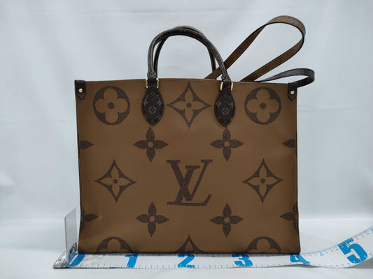 LOUIS VUITTON Giant On the Go GM Tote Bag