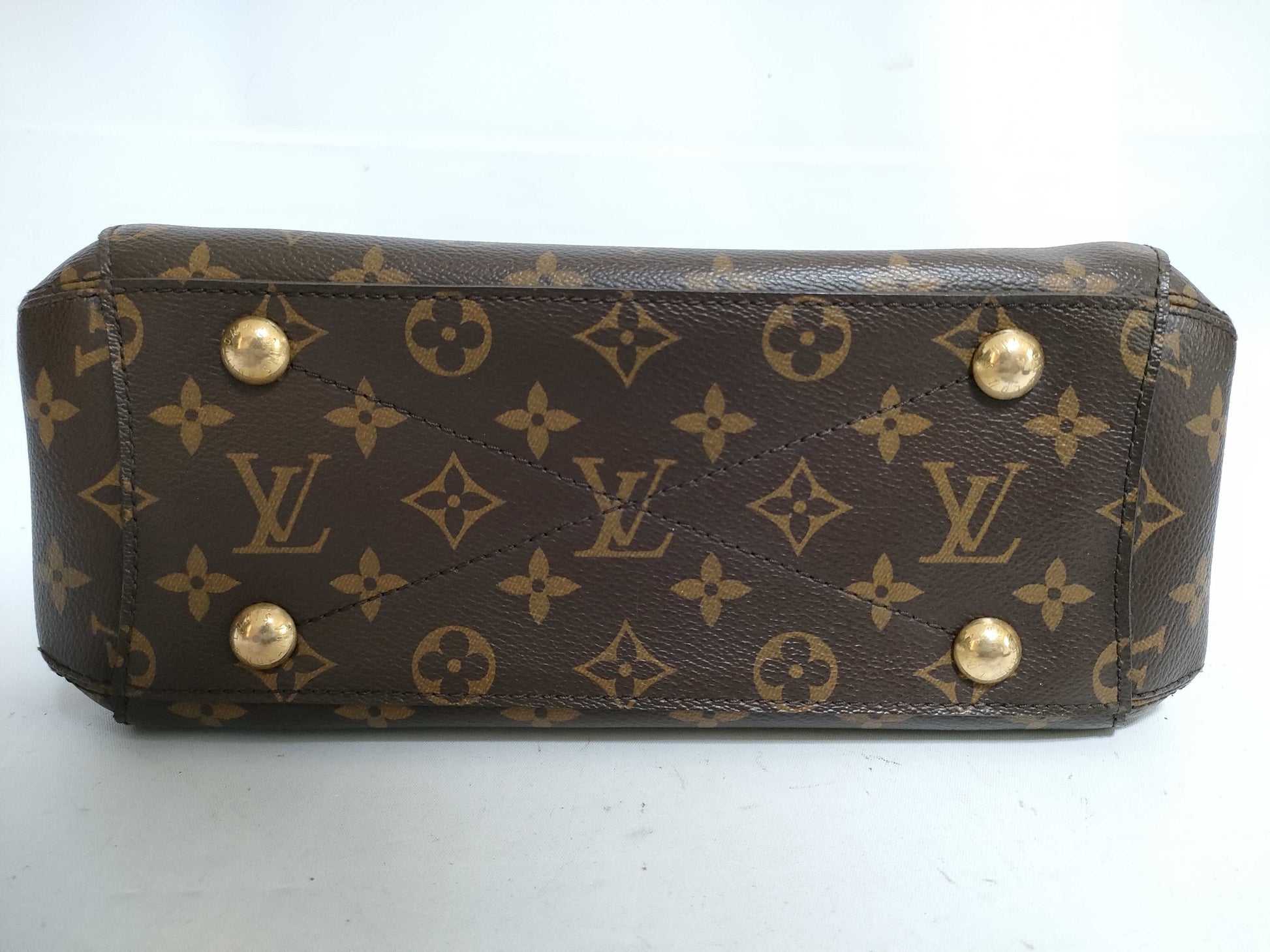 LOUIS VUITTON Louis Vuitton Montaigne Bag Handbag