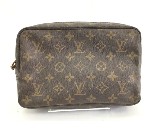 LOUIS VUITTON Truss Toilette 23 Pouch