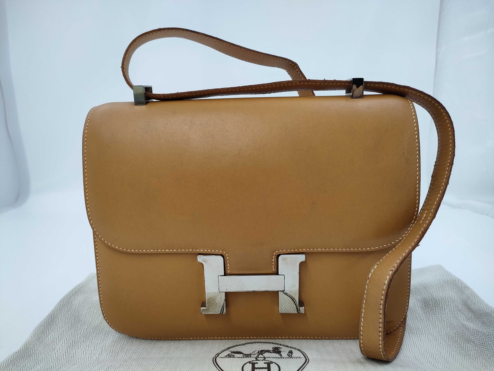 HERMES Constance 24 Swift Biscuit Shoulder Bag with D Stamp