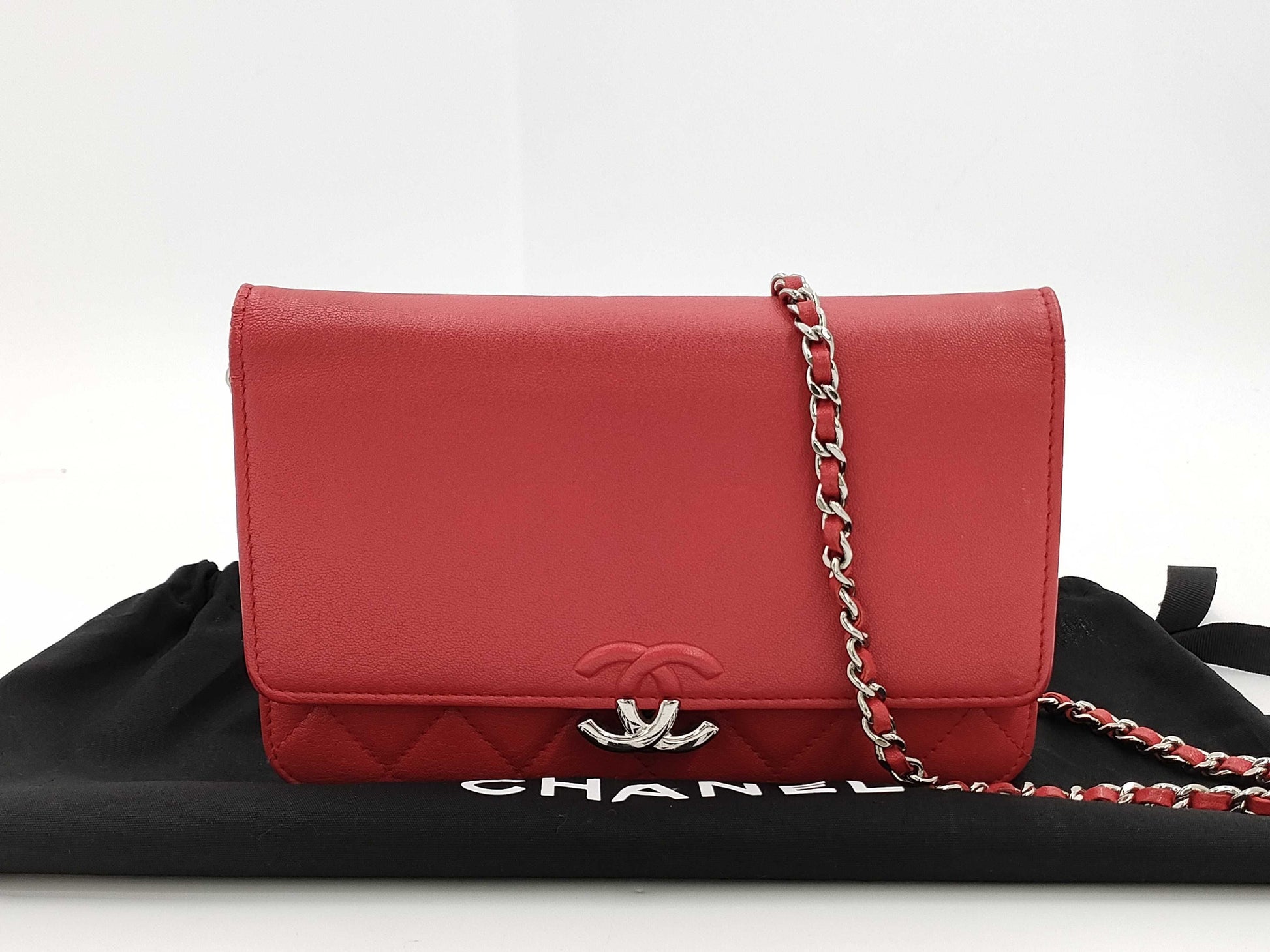 CHANEL Matelasse Chain Wallet Red/Silver Hardware Shoulder Bag