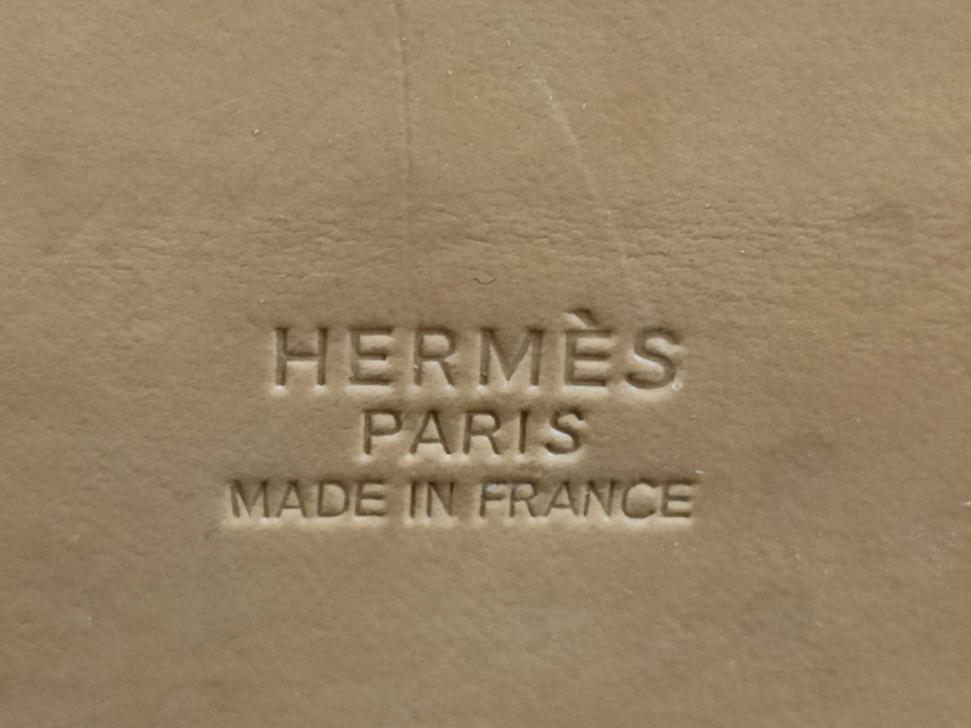 HERMES White Bass GM Handbag, Brown, D Stamp