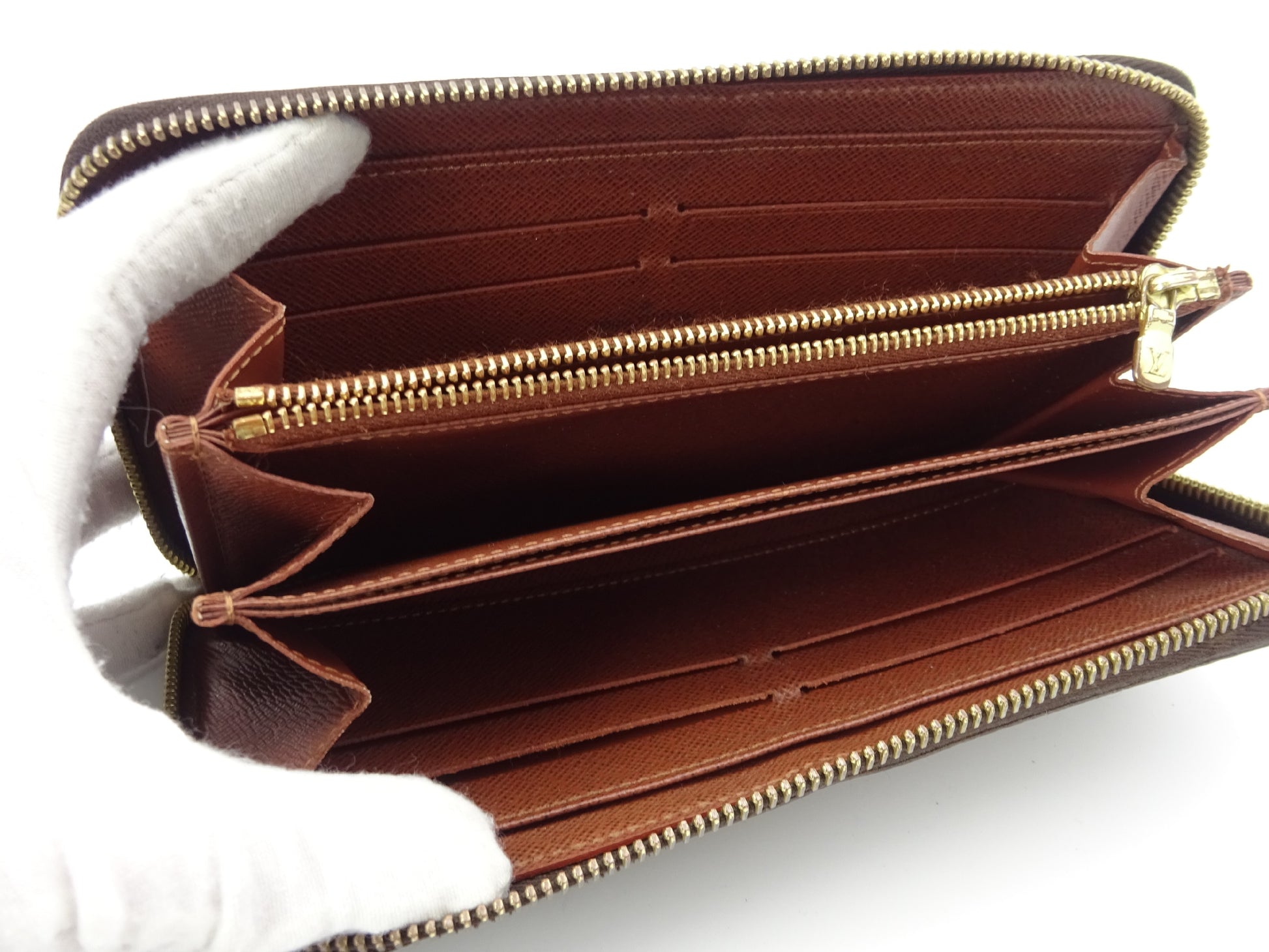 LOUIS VUITTON Monogram Zippy Wallet