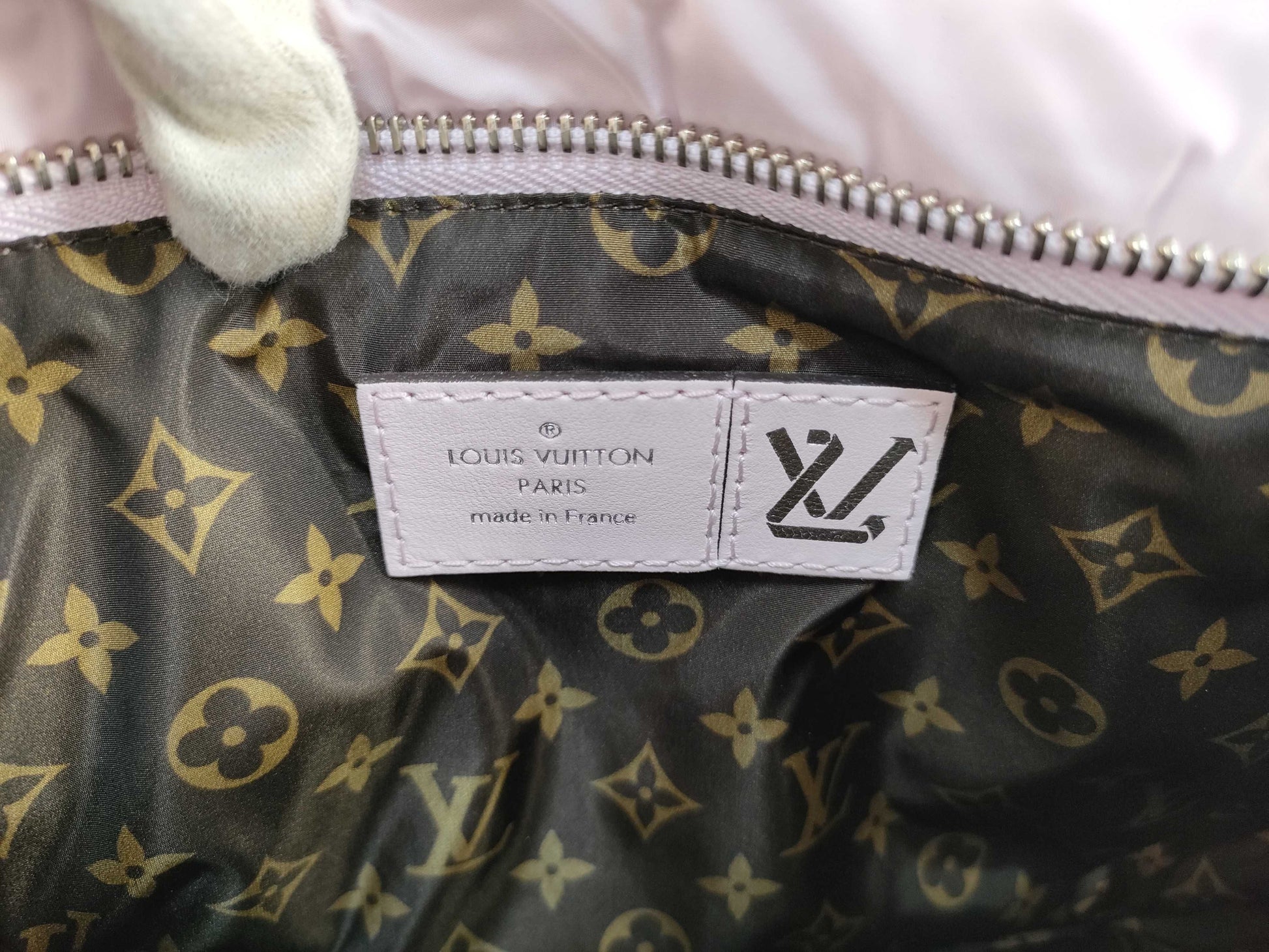 LOUIS VUITTON Maxi Multi Pochette Accessoires Shoulder Bag