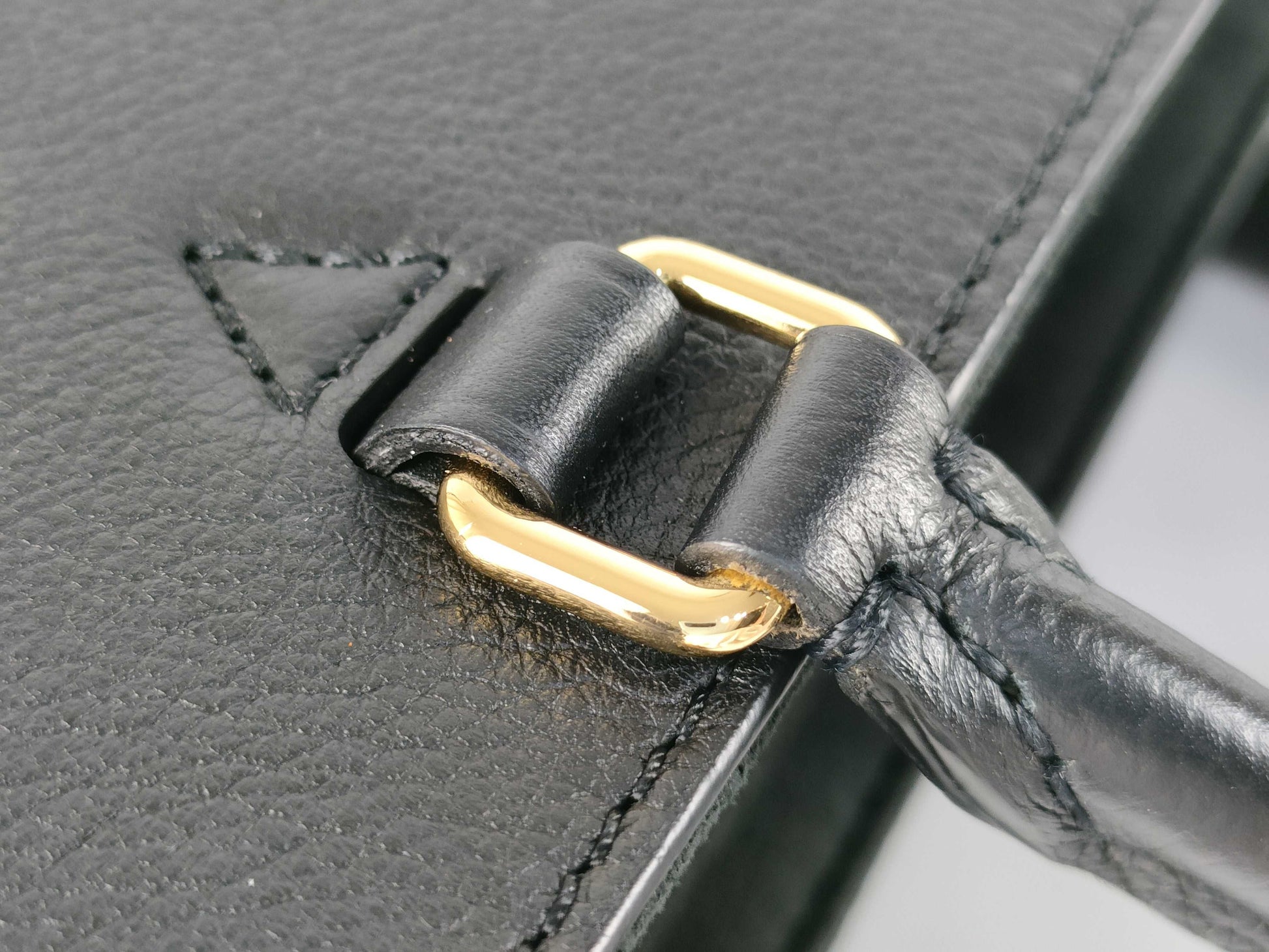 LOUIS VUITTON M22311 Vuitton Lock & Go Lock Me Handbag
