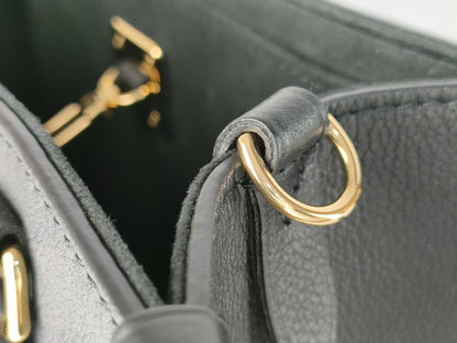 LOUIS VUITTON M22311 Vuitton Lock & Go Lock Me Handbag