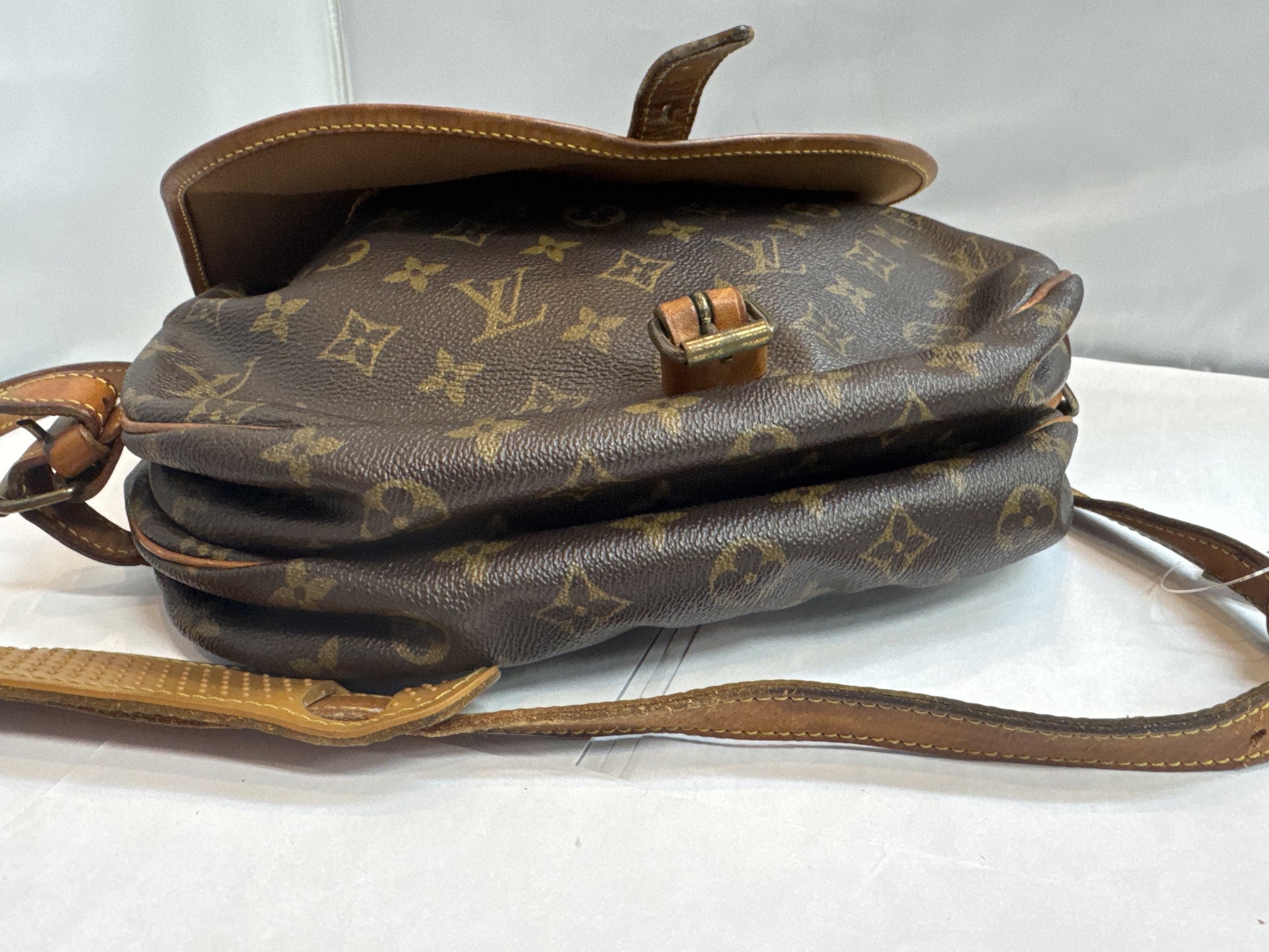 LOUIS VUITTON Saumur 30 Shoulder Bag