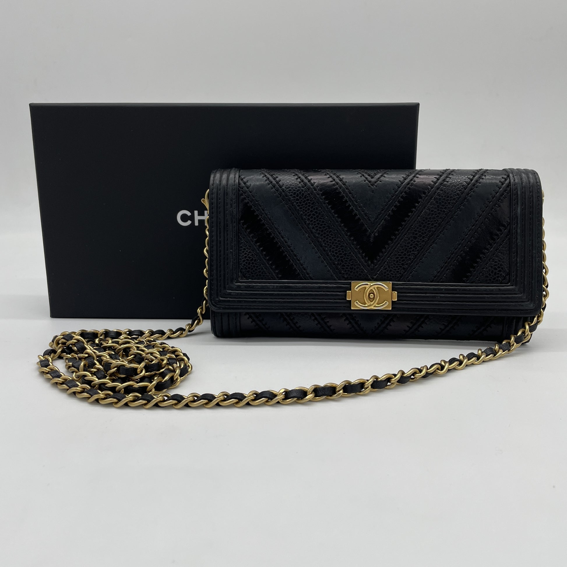 CHANEL Boy Chanel Chain Shoulder Bag Chevron 22 Series Wallet