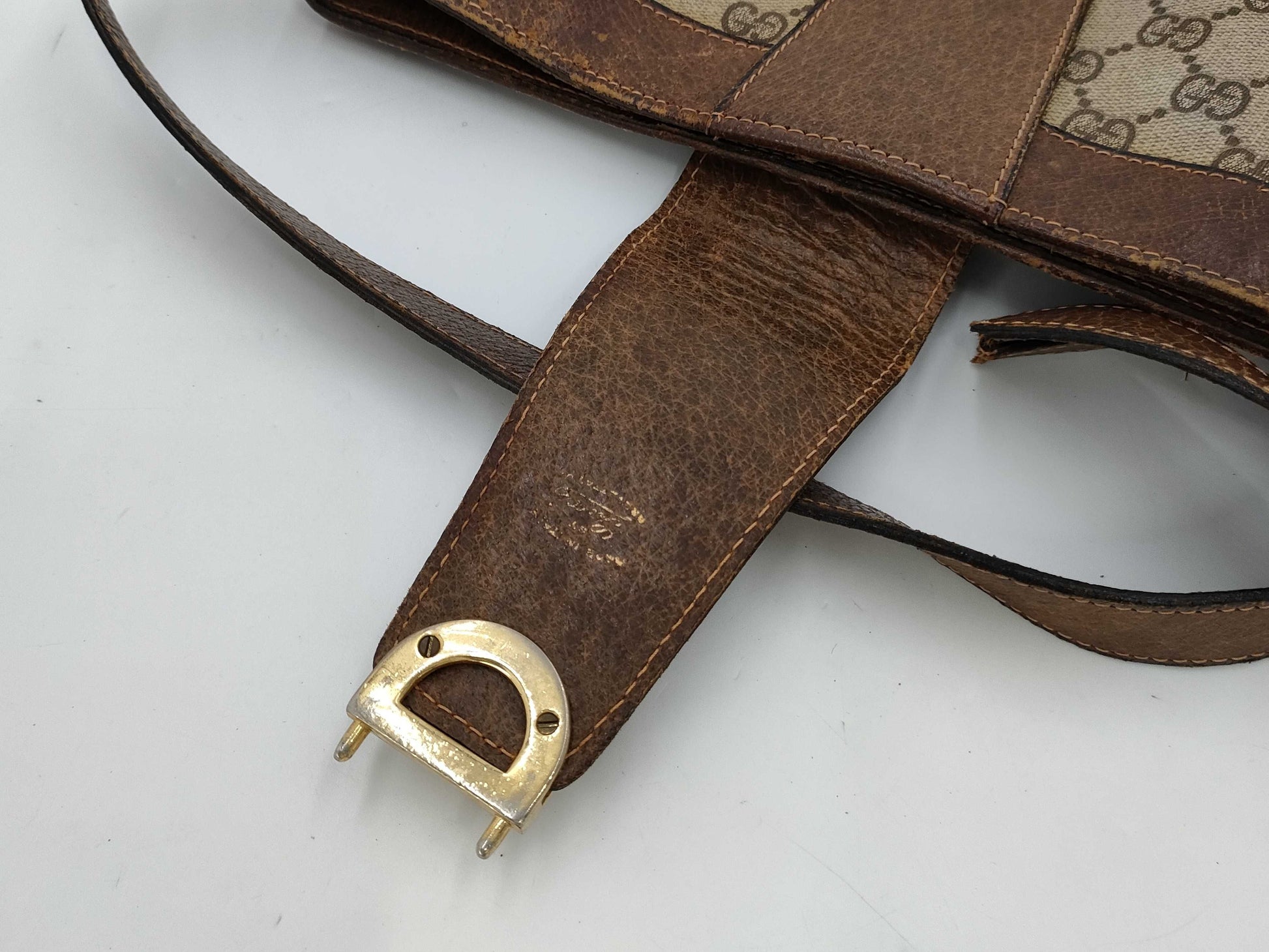 GUCCI GG Supreme Sherry Shoulder Bag