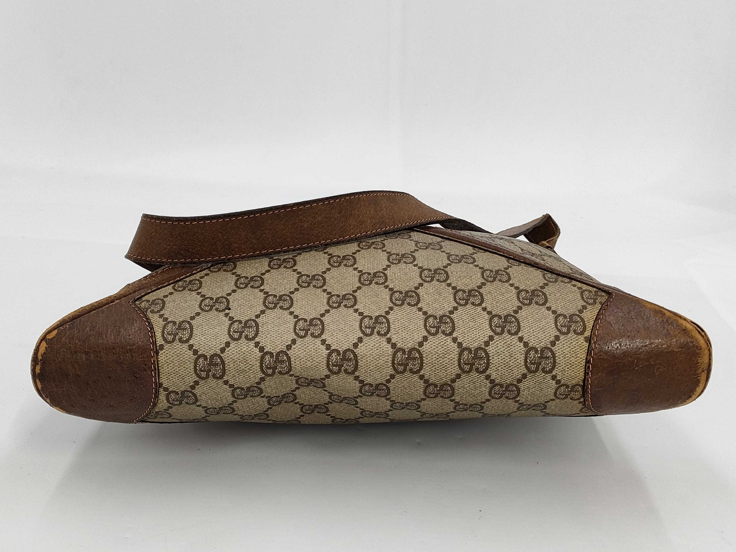 GUCCI GG Supreme Sherry Shoulder Bag