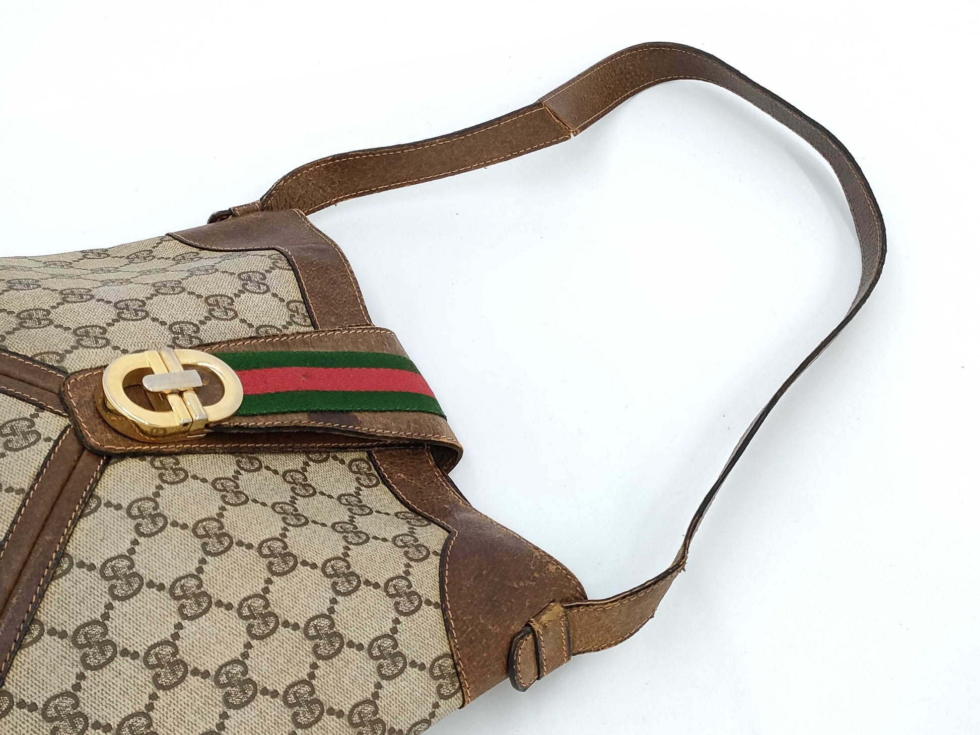 GUCCI GG Supreme Sherry Shoulder Bag