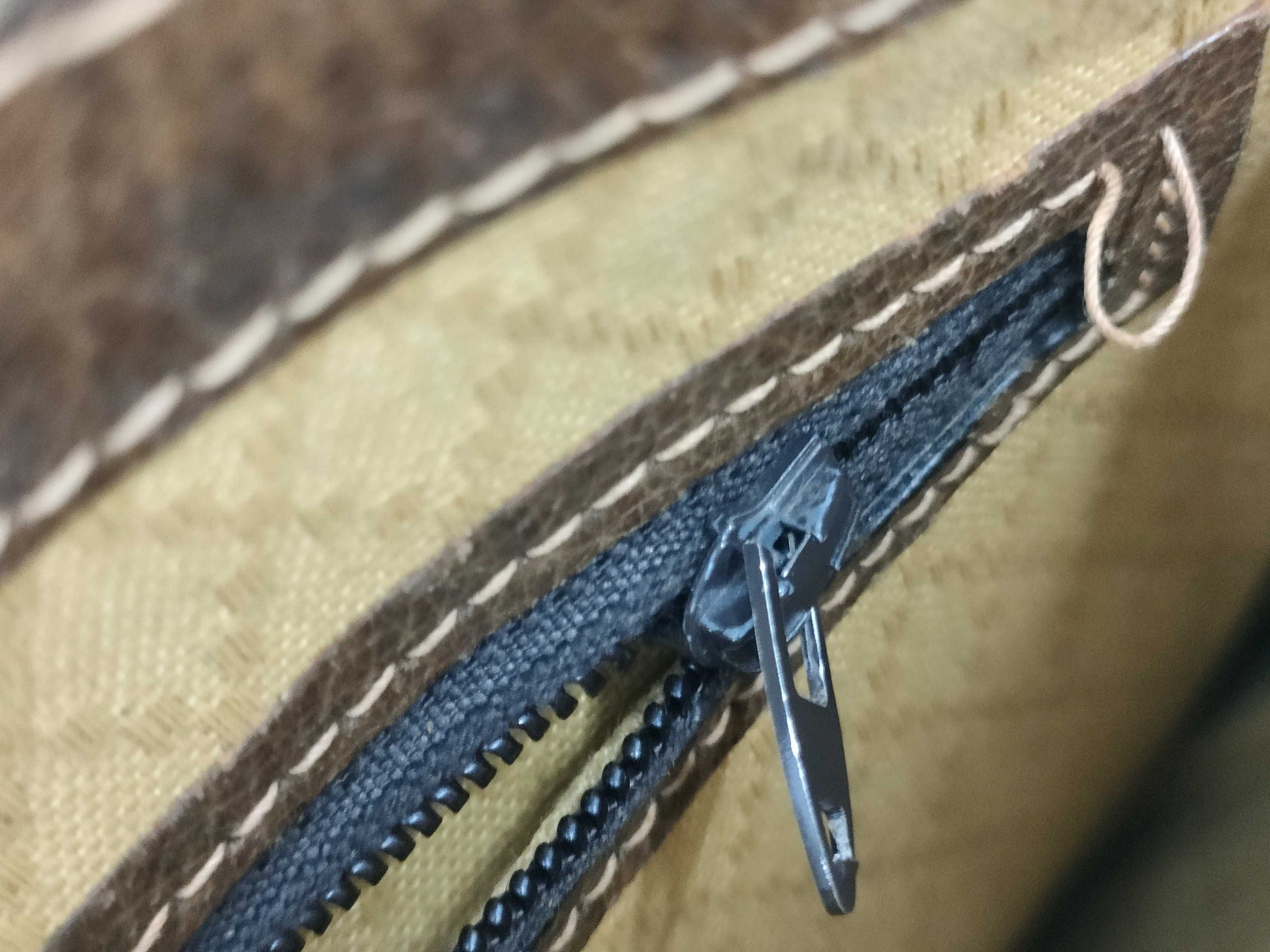 GUCCI GG Supreme Sherry Shoulder Bag