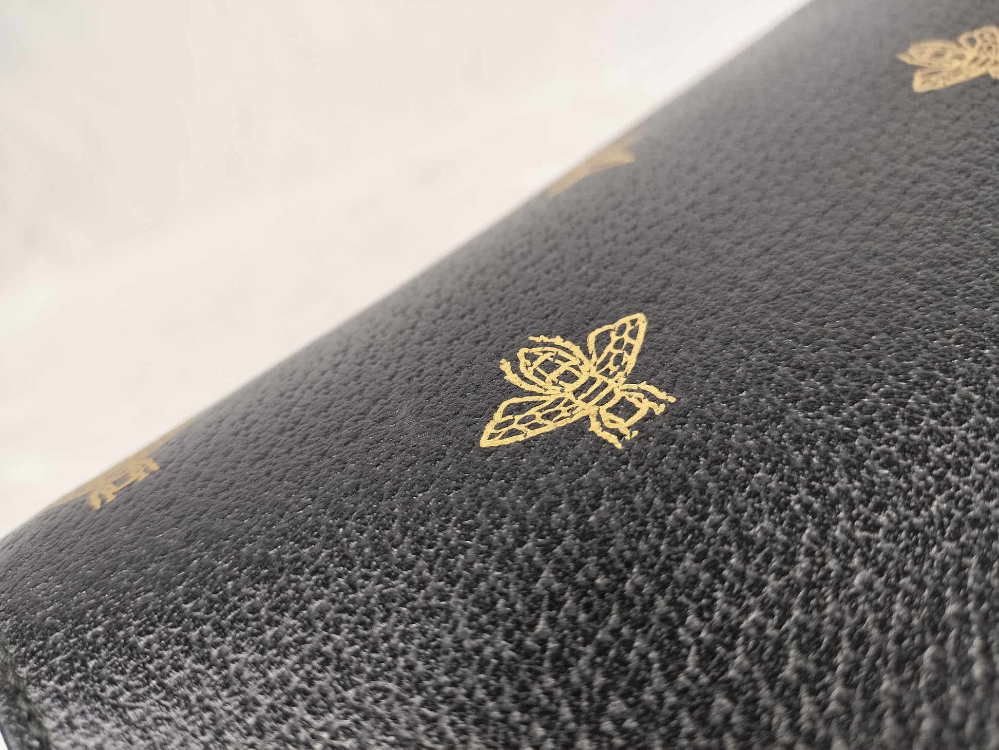 GUCCI Padlock Black Bee Chain Shoulder Bag
