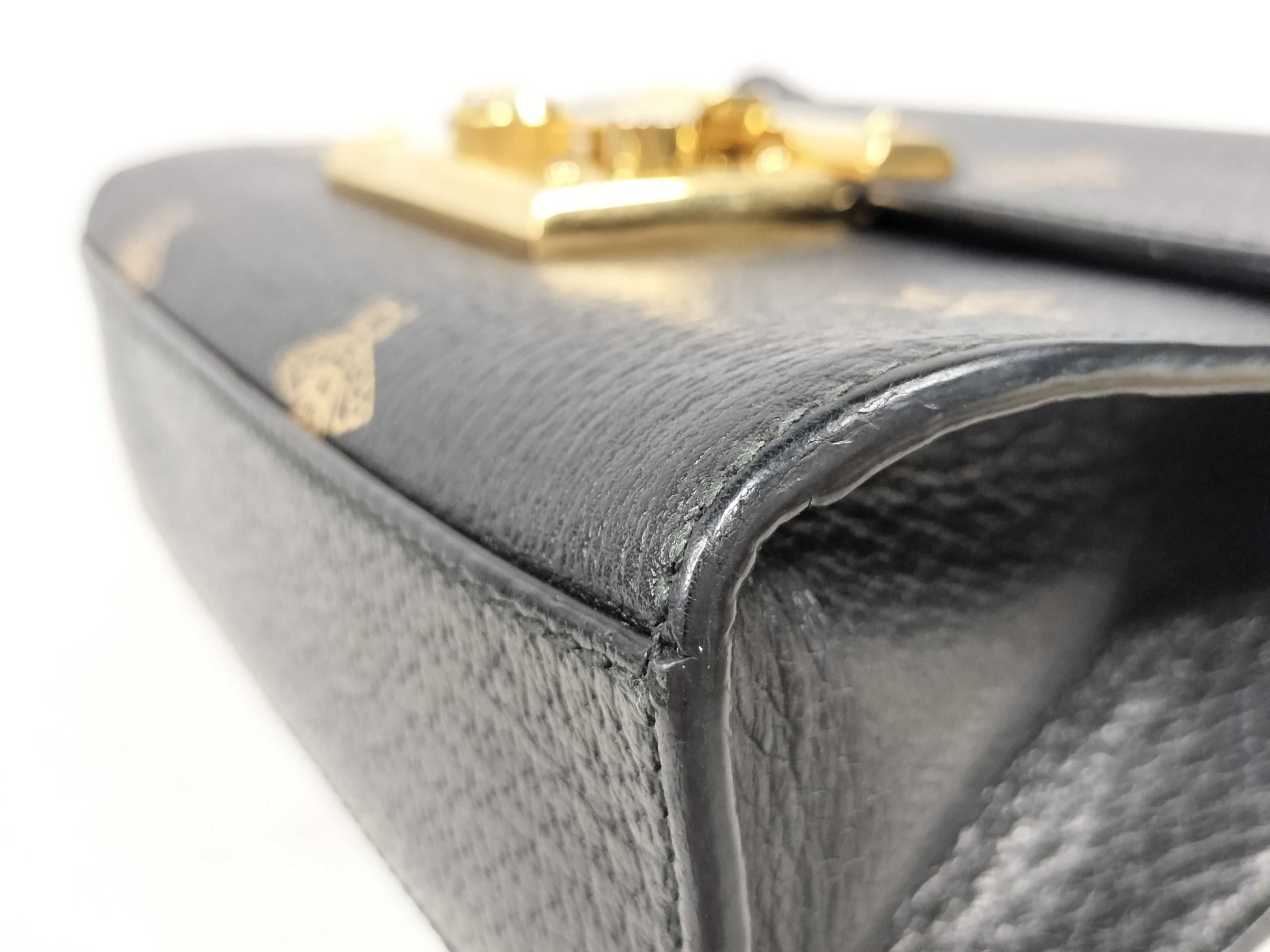 GUCCI Padlock Black Bee Chain Shoulder Bag