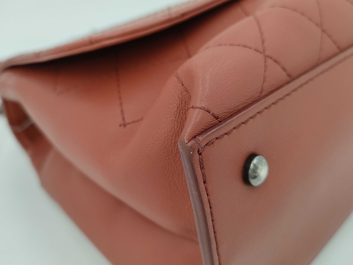 CHANEL Leather Handbag 22217391