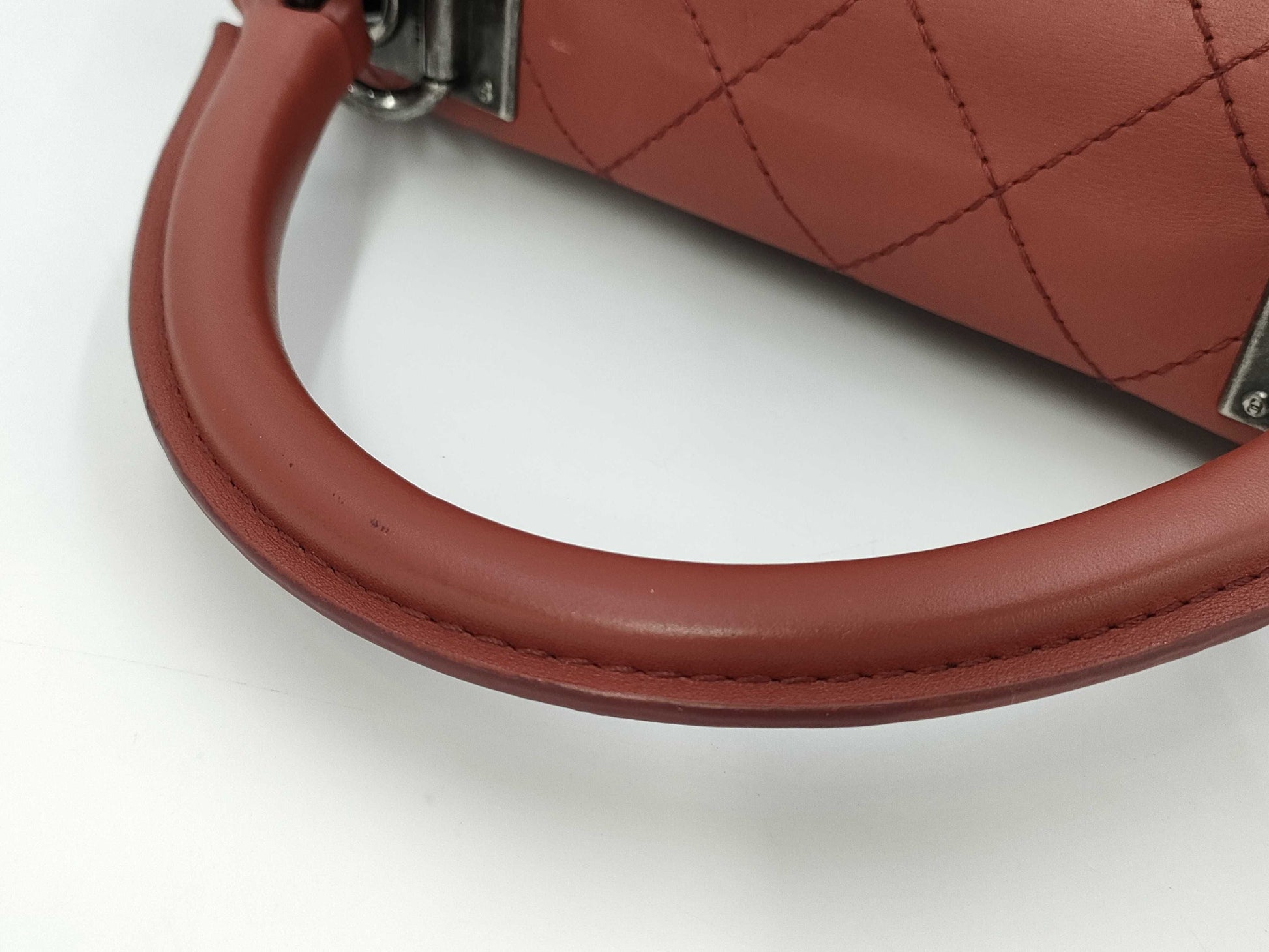 CHANEL Leather Handbag 22217391