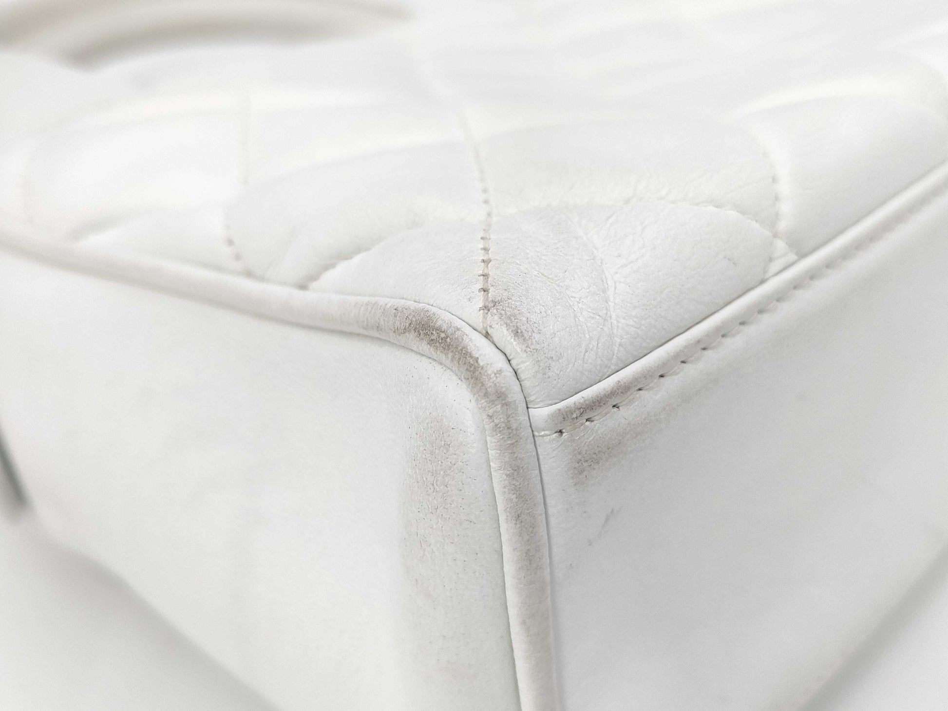 CHANEL Matelasse Hand White 2403494 Handbag