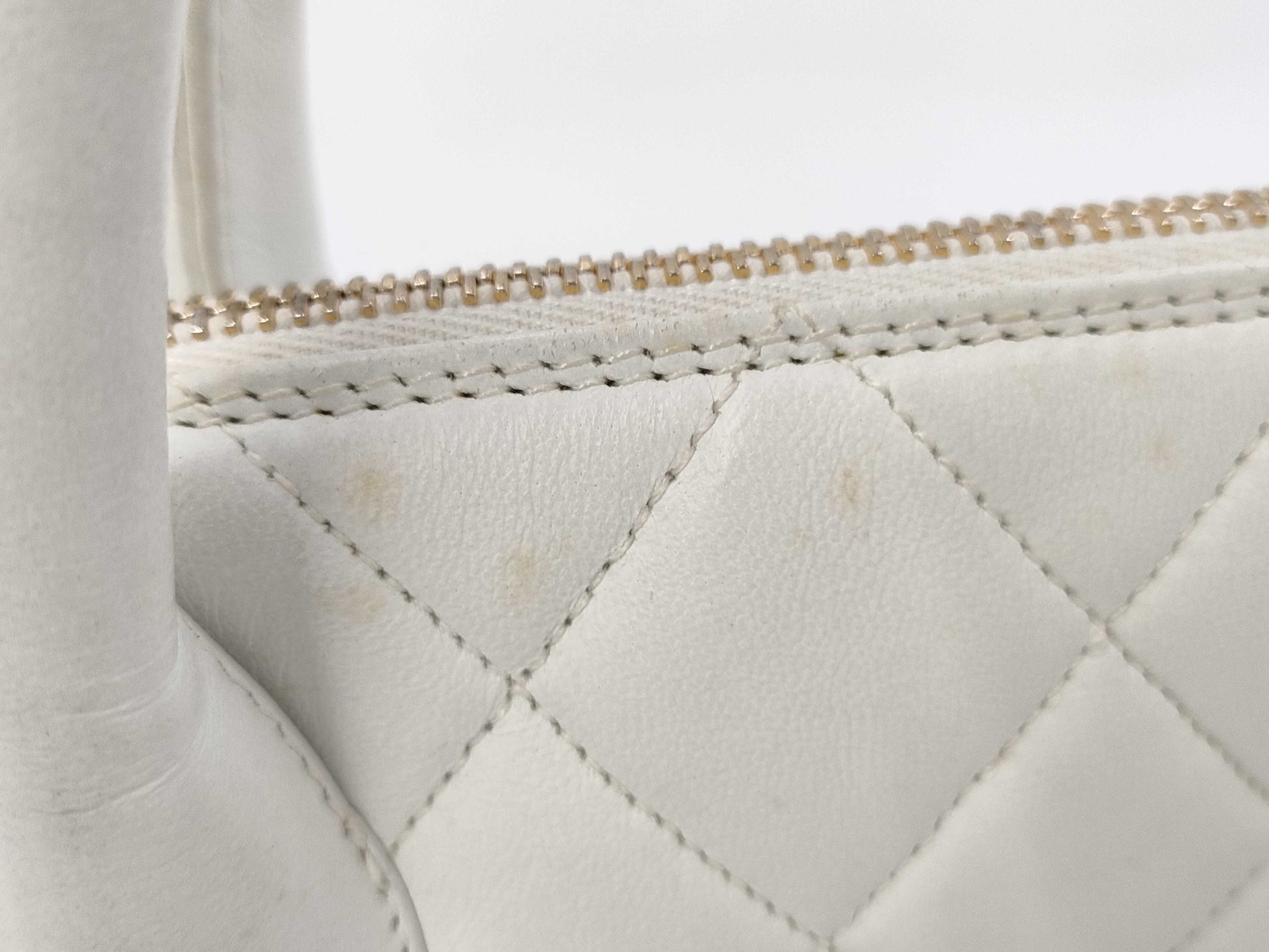 CHANEL Matelasse Hand White 2403494 Handbag