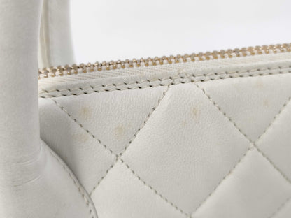 CHANEL Matelasse Hand White 2403494 Handbag