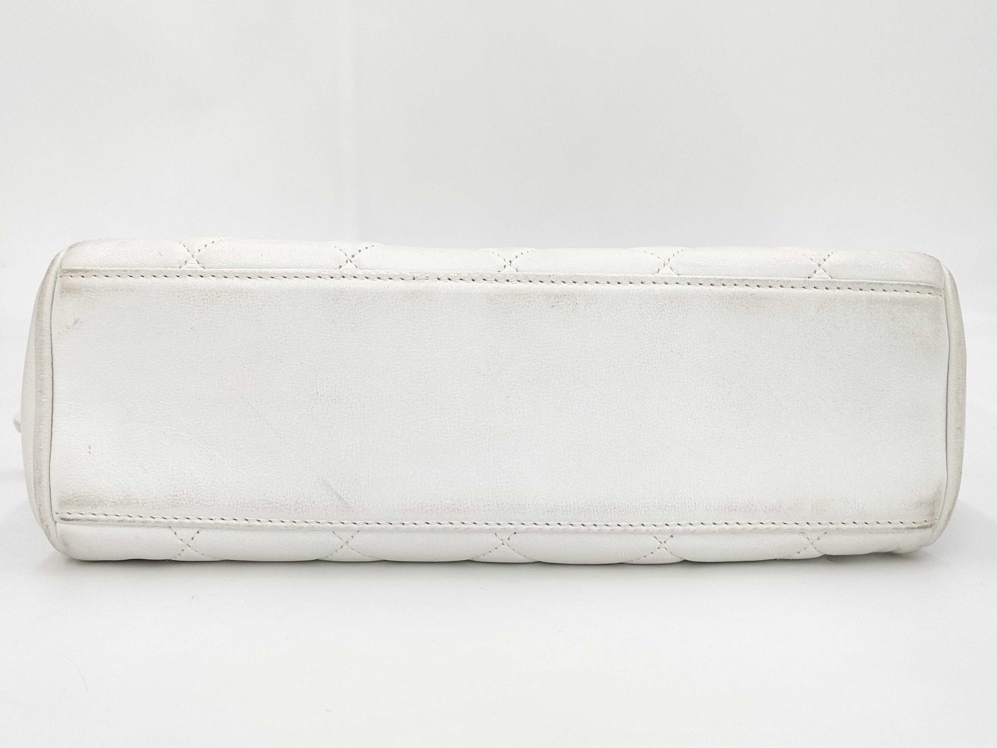 CHANEL Matelasse Hand White 2403494 Handbag