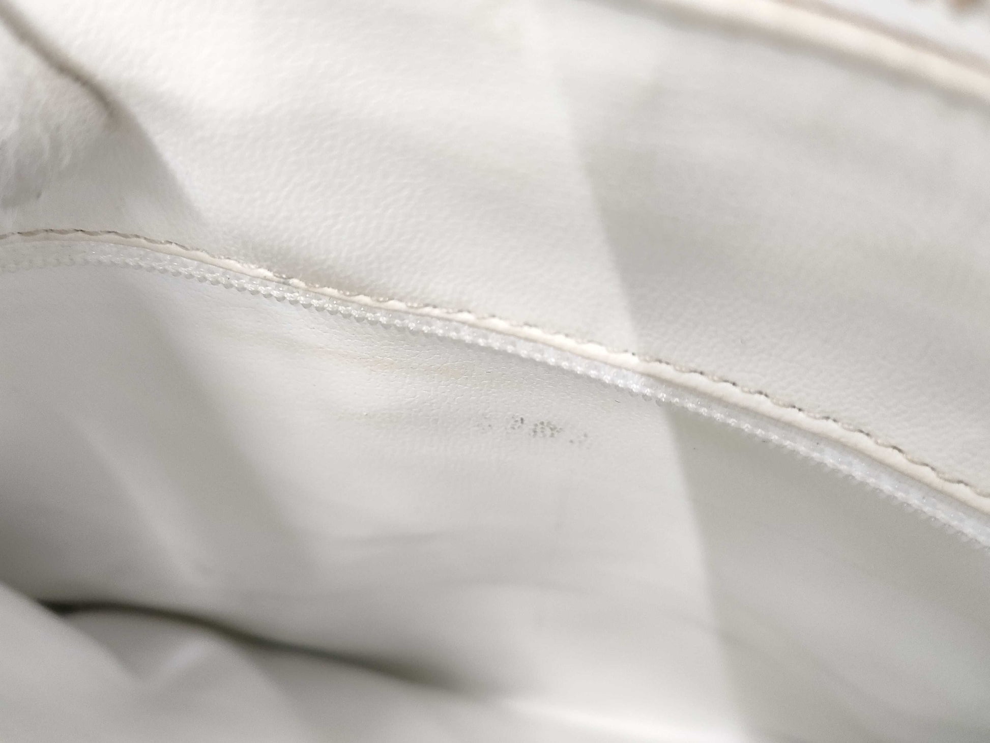 CHANEL Matelasse Hand White 2403494 Handbag