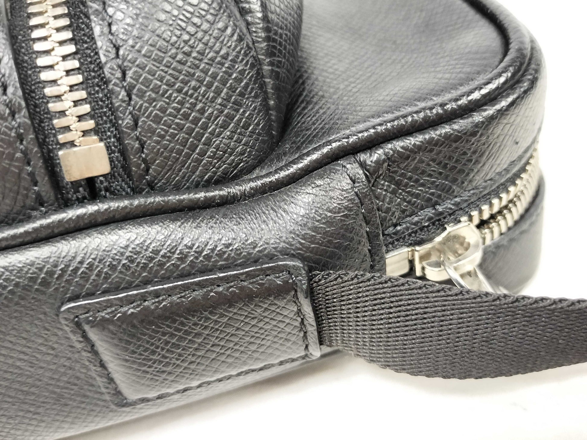 LOUIS VUITTON Taiga Outdoor Messenger PM M33435 FO1168 Black RFID Enabled Shoulder Bag