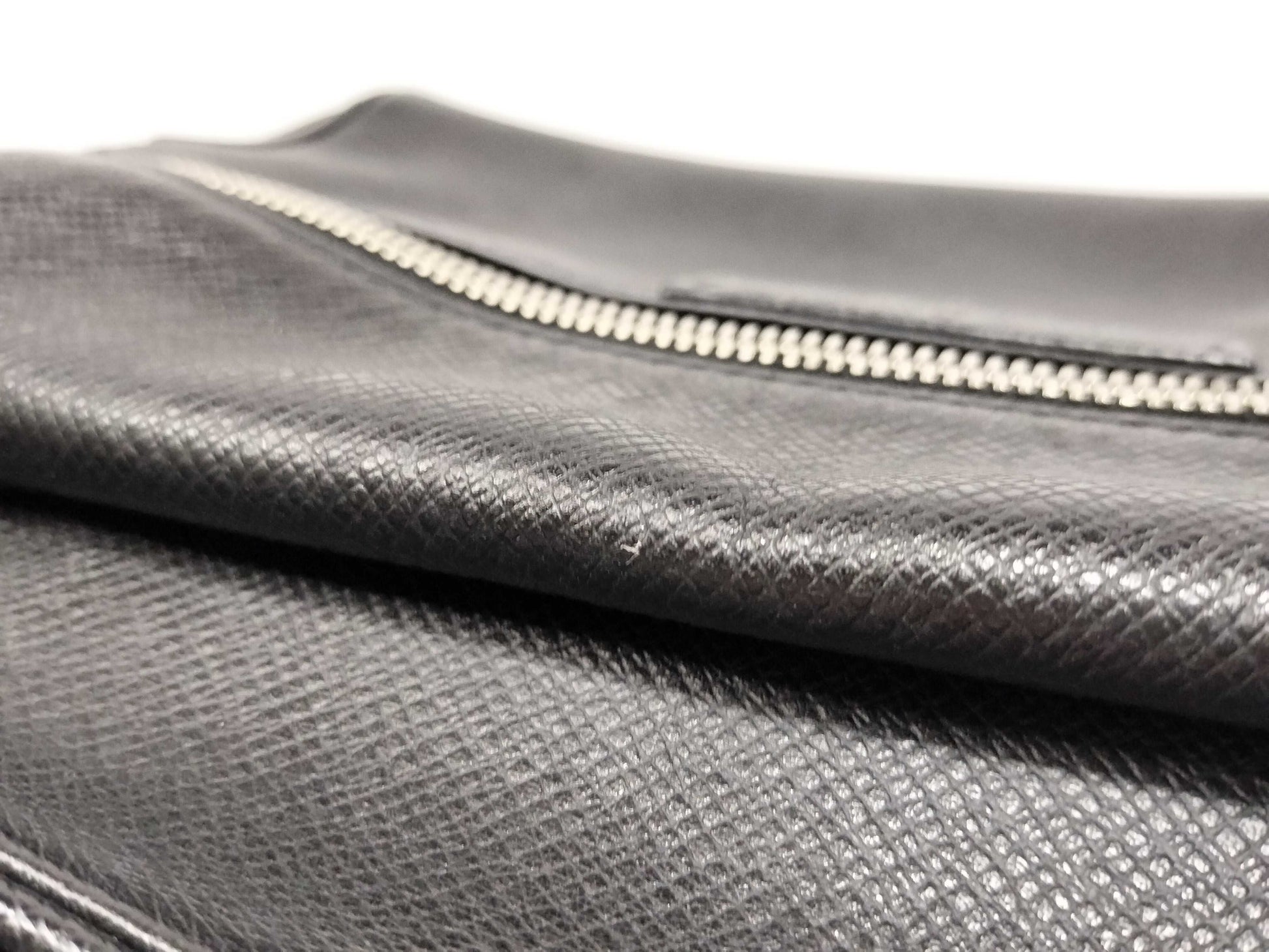 LOUIS VUITTON Taiga Outdoor Messenger PM M33435 FO1168 Black RFID Enabled Shoulder Bag