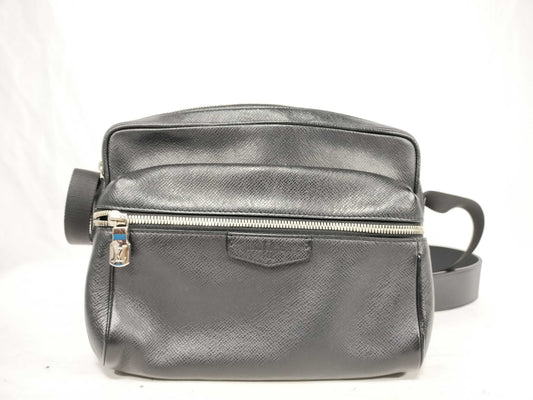 LOUIS VUITTON Taiga Outdoor Messenger PM M33435 FO1168 Black RFID Enabled Shoulder Bag