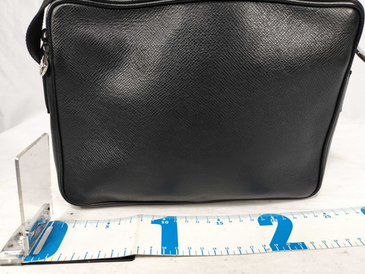 LOUIS VUITTON Taiga Outdoor Messenger PM M33435 FO1168 Black RFID Enabled Shoulder Bag