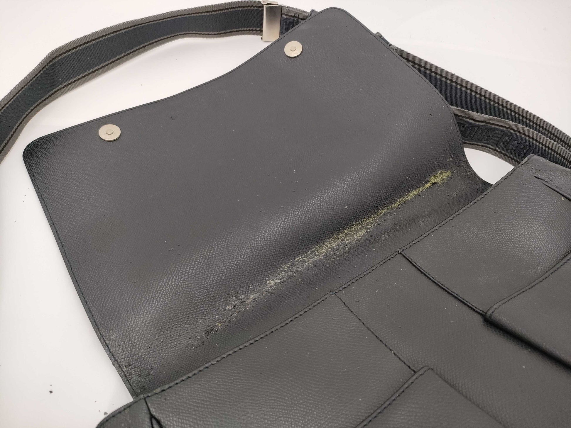 Salvatore Ferragamo Ferragamo Leather Shoulder Bag Black Shoulder Bag