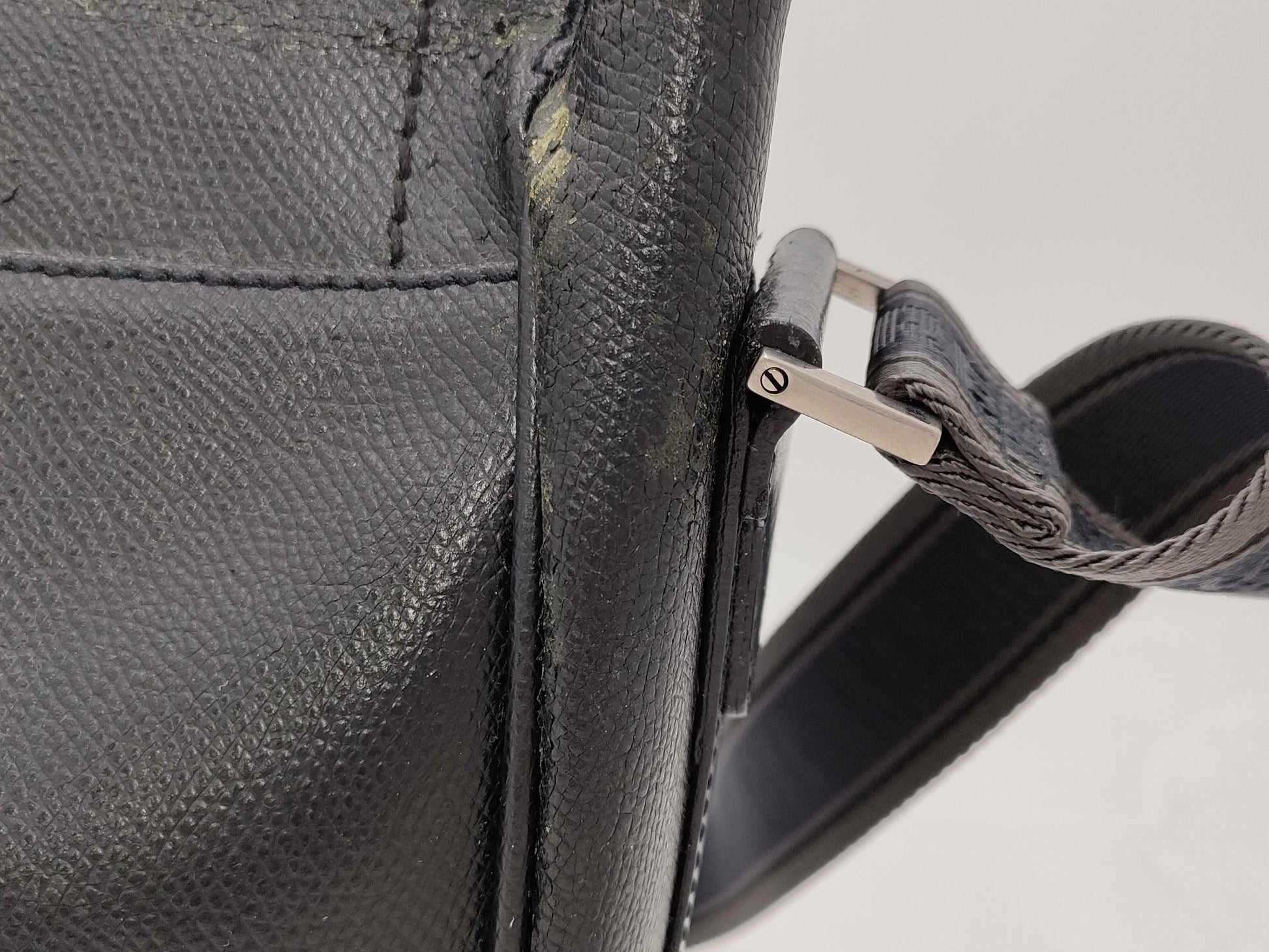 Salvatore Ferragamo Ferragamo Leather Shoulder Bag Black Shoulder Bag