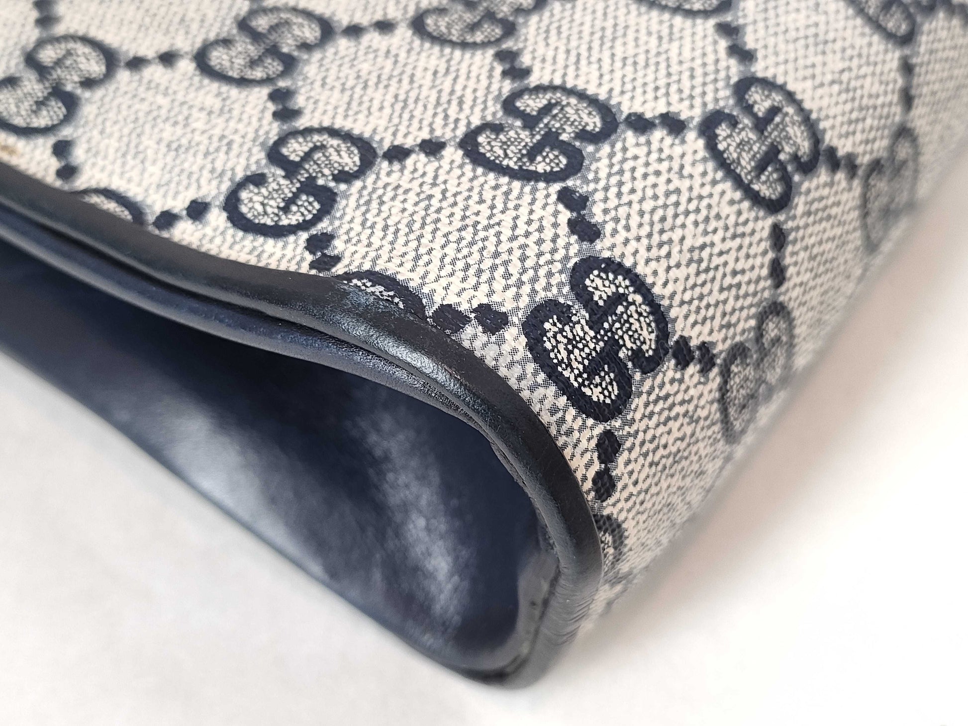 GUCCI GG Supreme Gucci Old Shoulder Bag