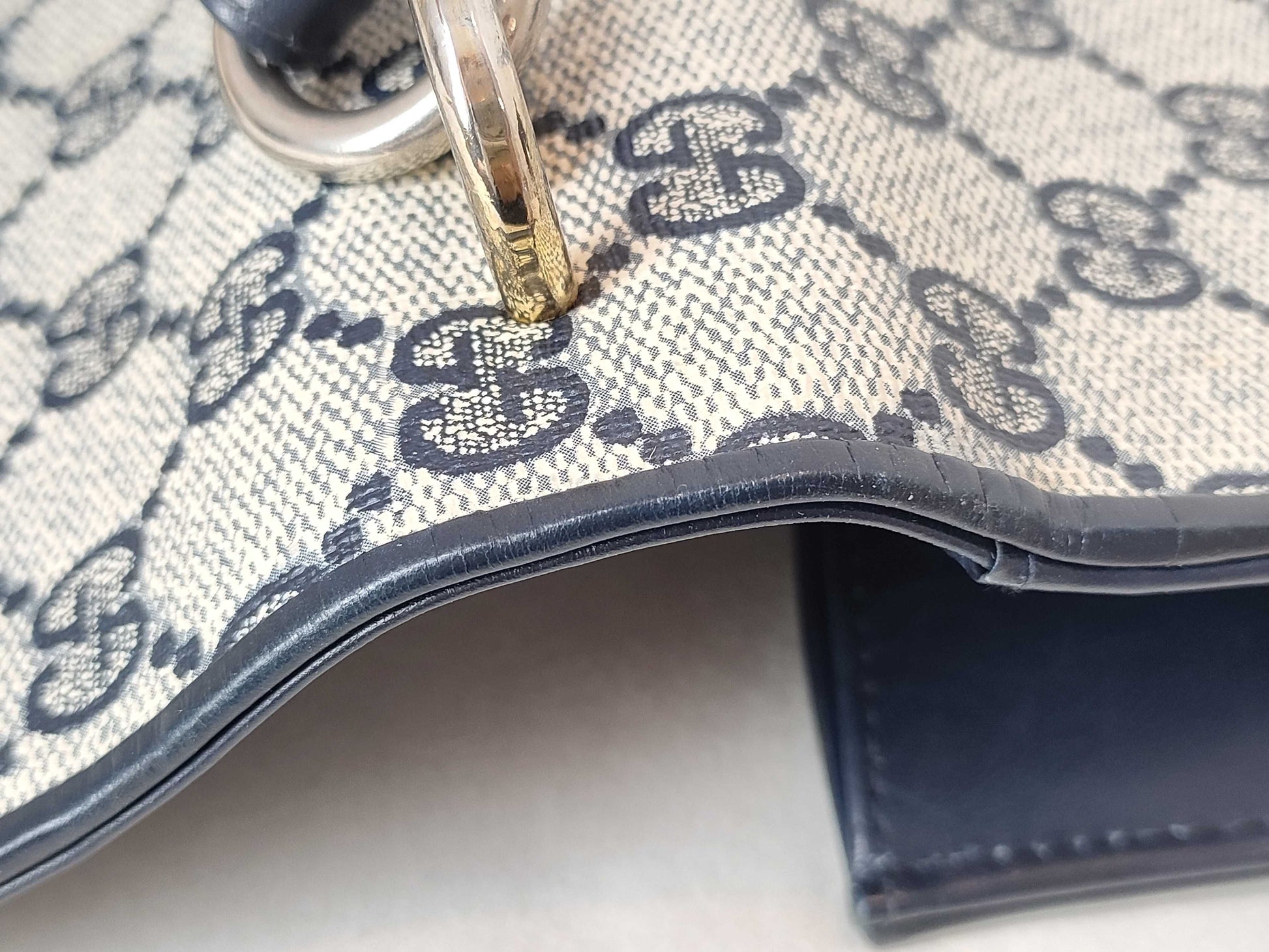 GUCCI GG Supreme Gucci Old Shoulder Bag