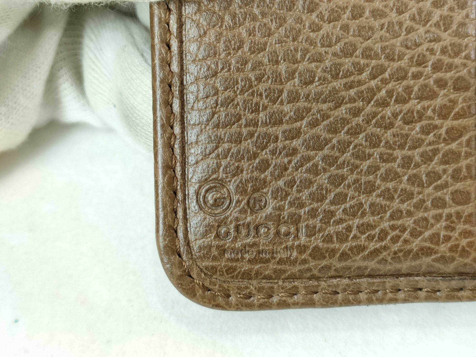 GUCCI GG Canvas Bifold Wallet with Round Zip