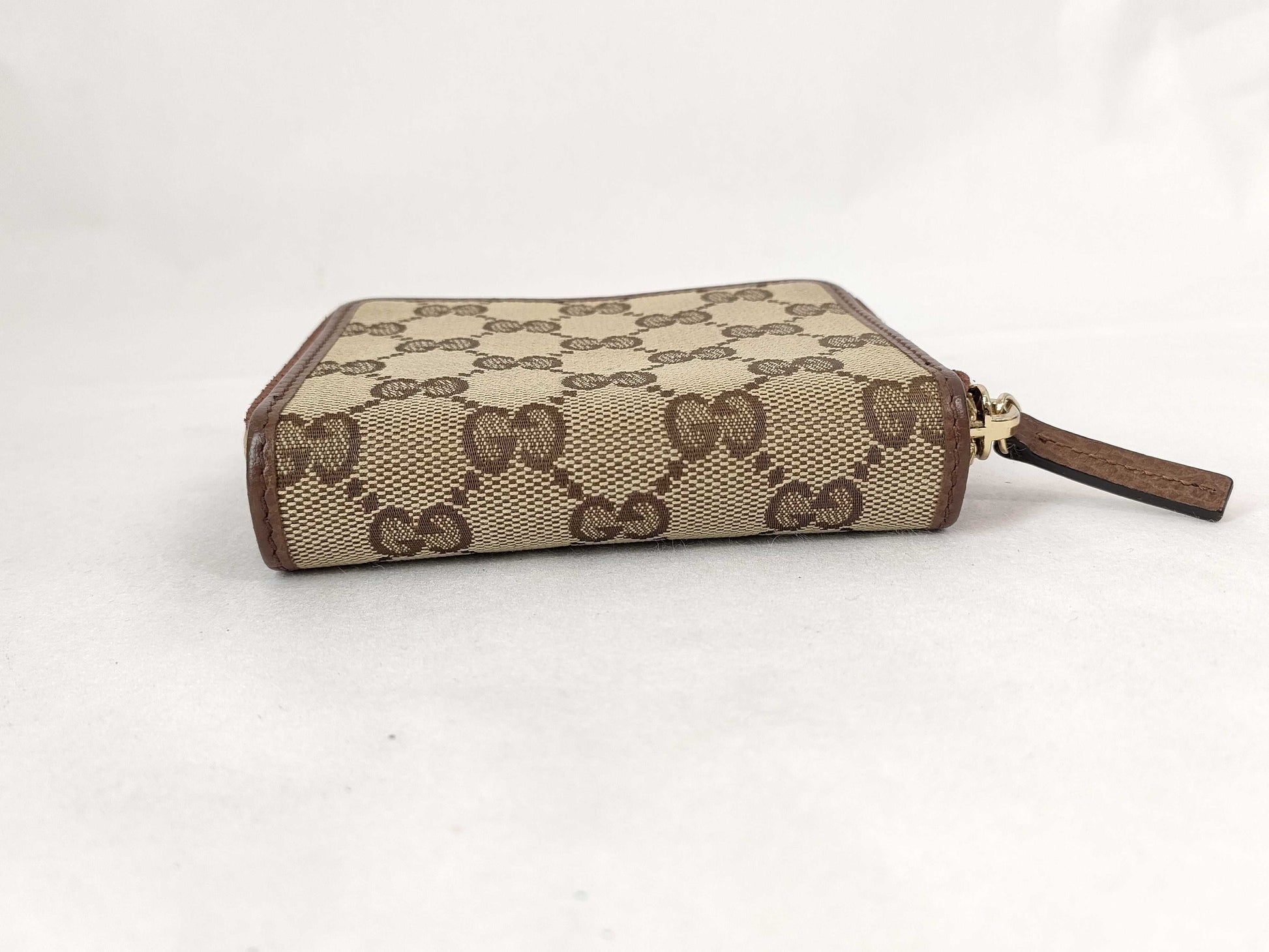 GUCCI GG Canvas Bifold Wallet with Round Zip