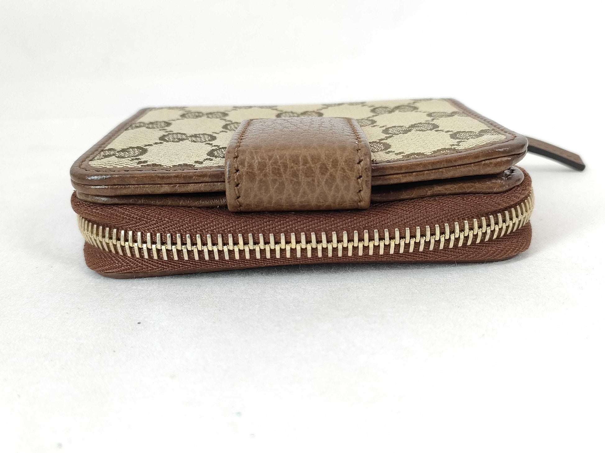 GUCCI GG Canvas Bifold Wallet with Round Zip