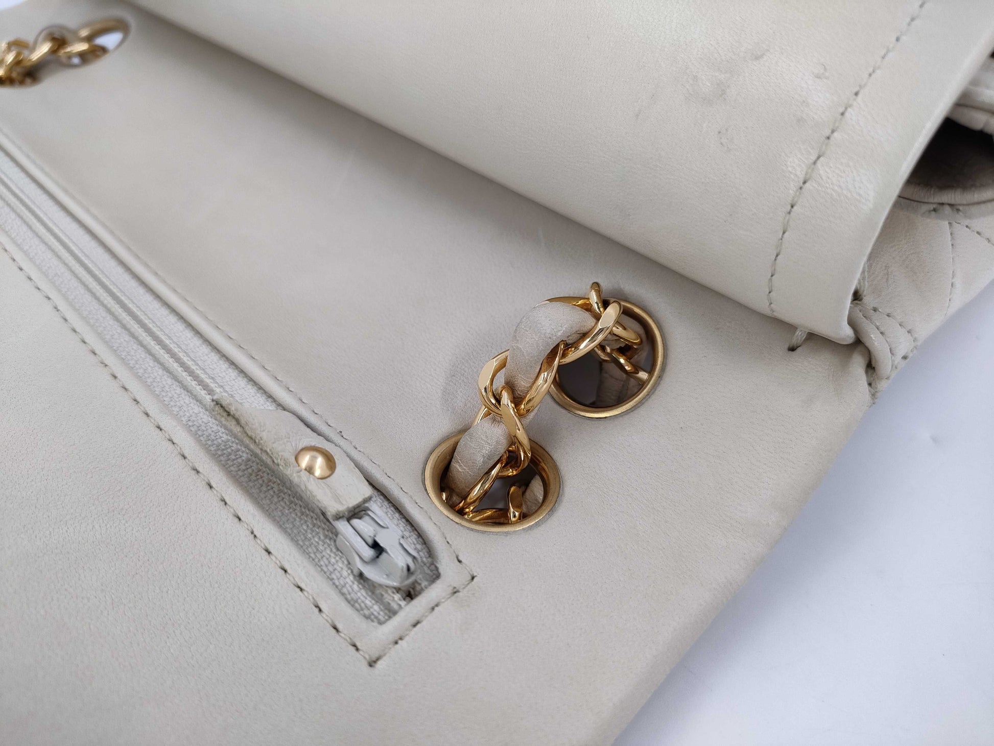 CHANEL Matelasse Chain Shoulder Bag 23, White Lambskin