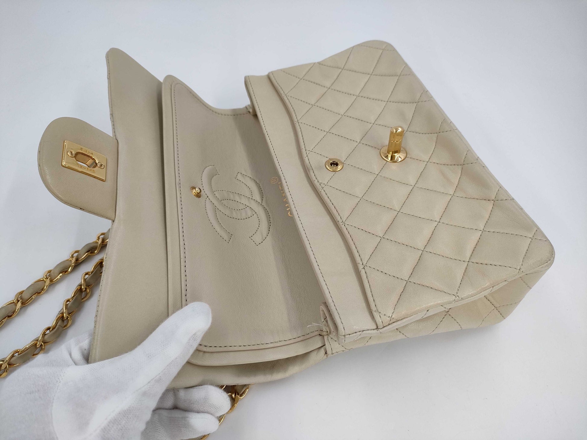 CHANEL Matelasse Chain Shoulder Bag 23, White Lambskin