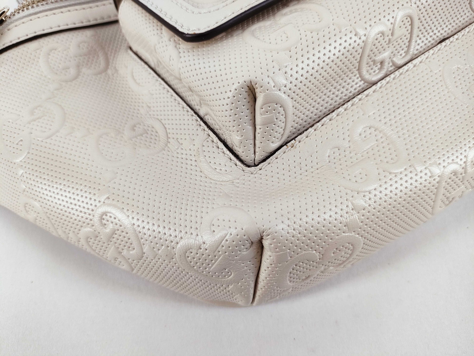 GUCCI Guccissima Body Bag White 645098 Waist Bag