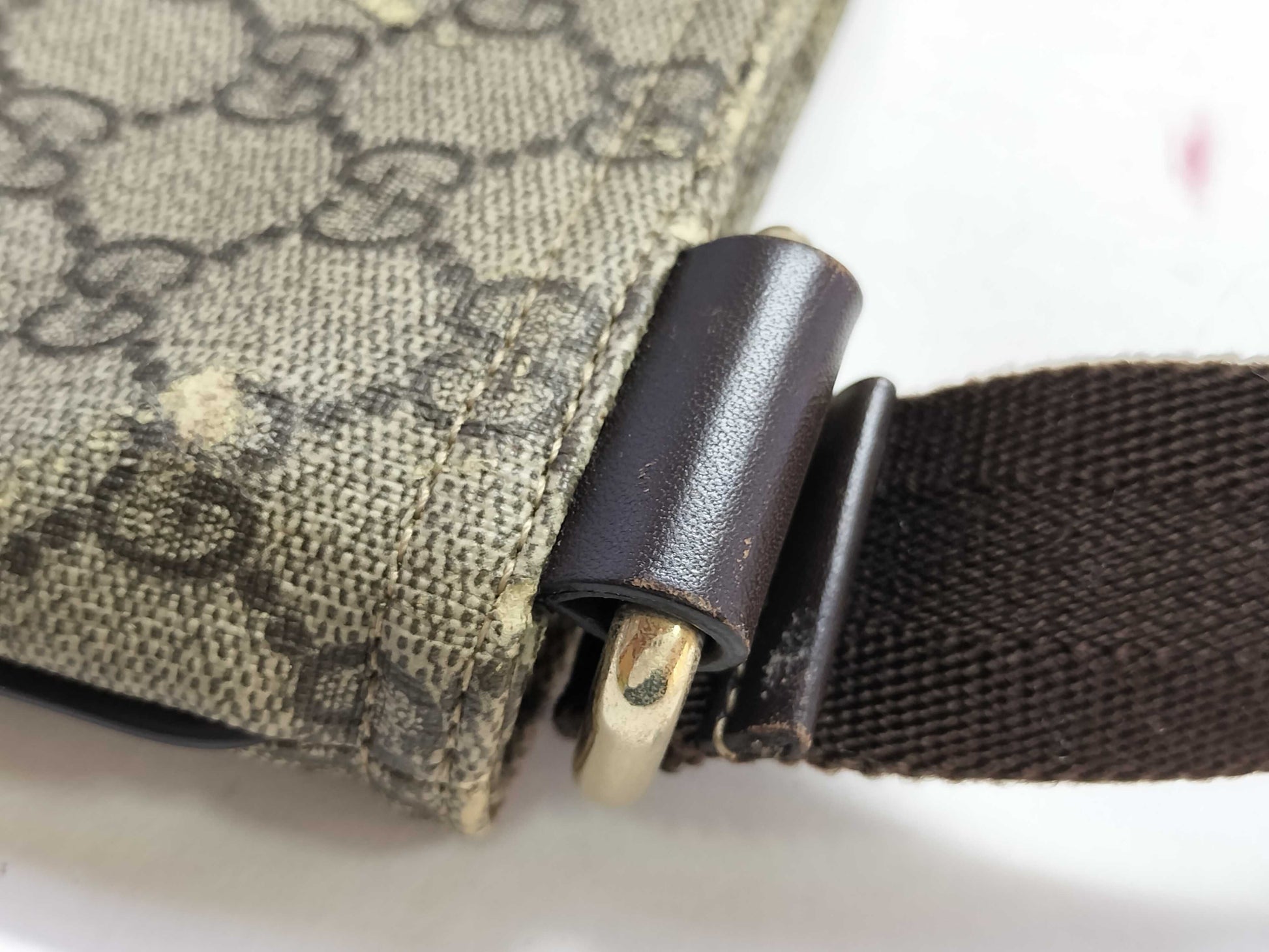 GUCCI GG Supreme Shoulder Bag