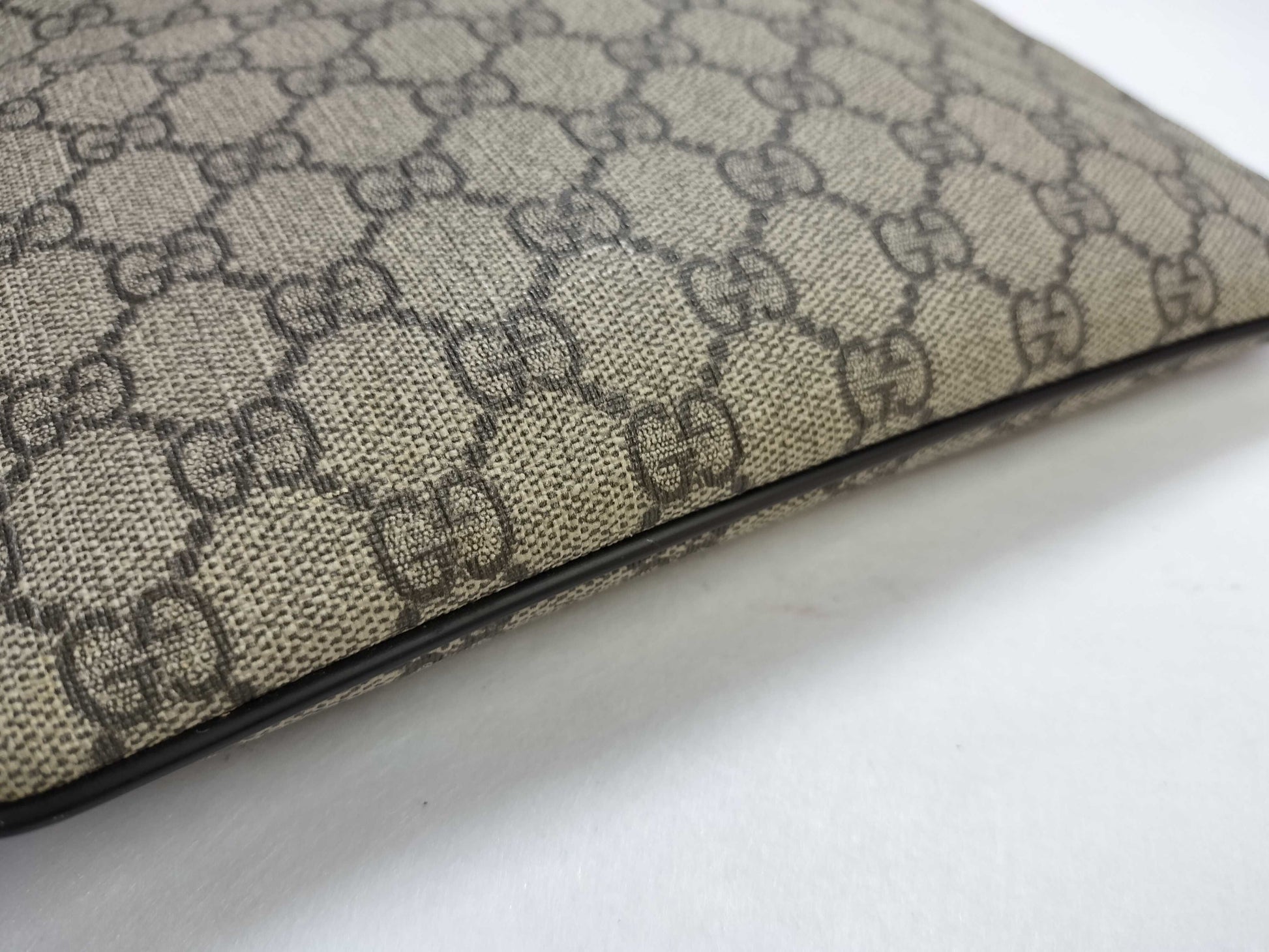 GUCCI GG Supreme Shoulder Bag