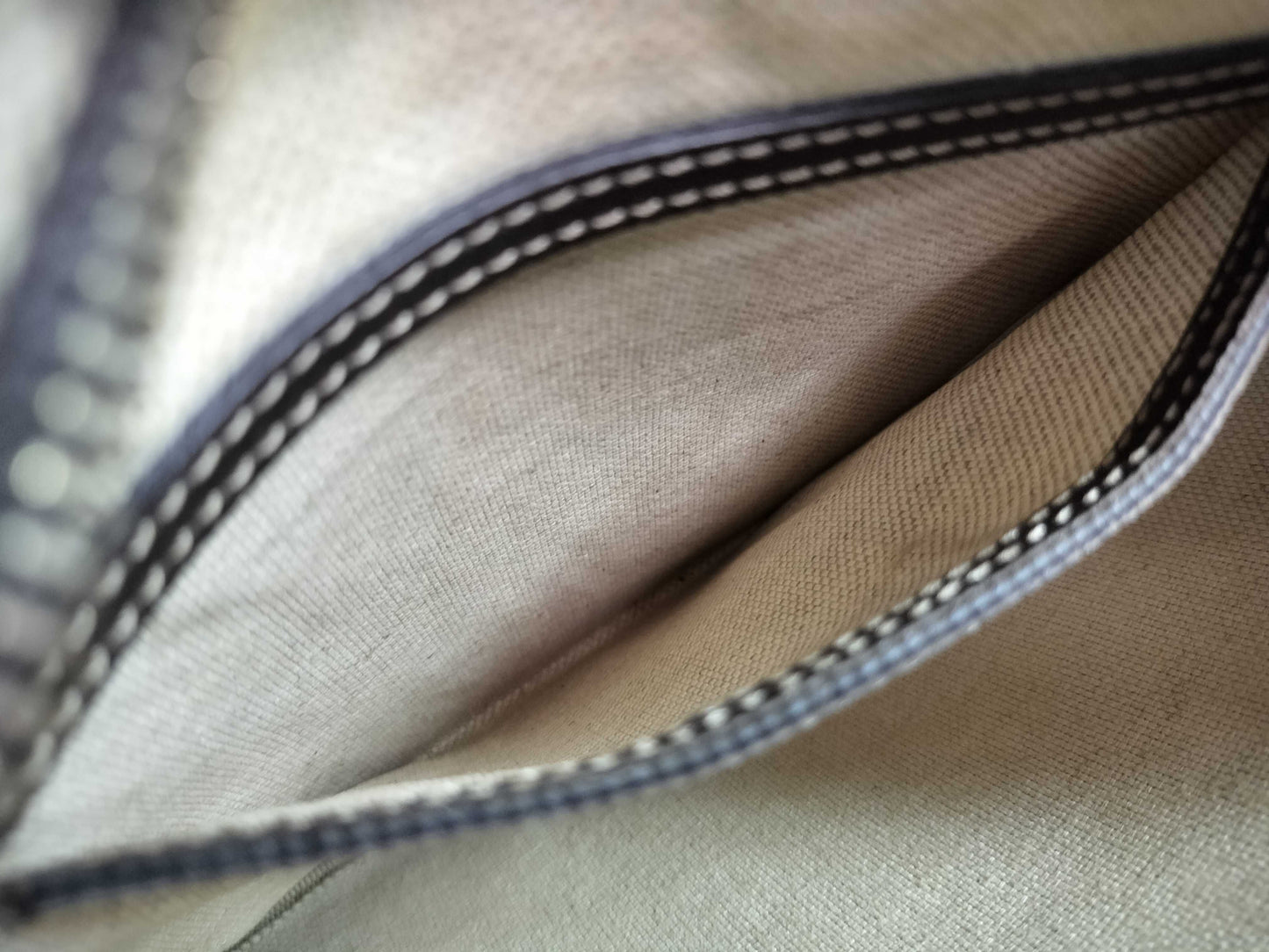 GUCCI GG Supreme Shoulder Bag