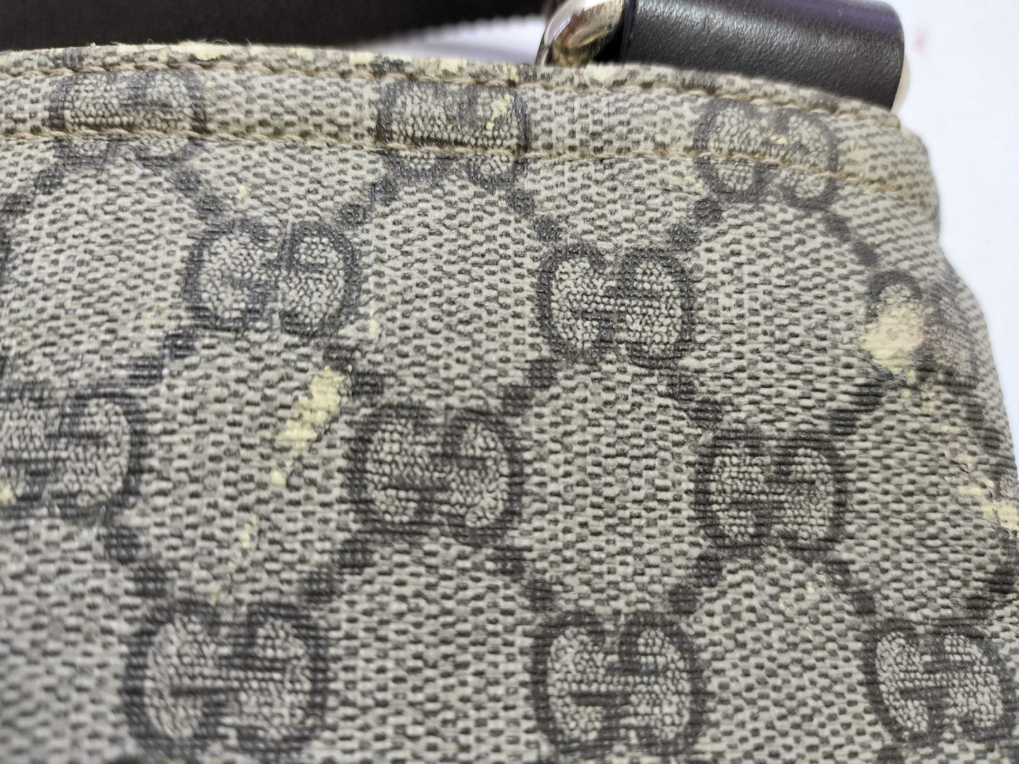 GUCCI GG Supreme Shoulder Bag