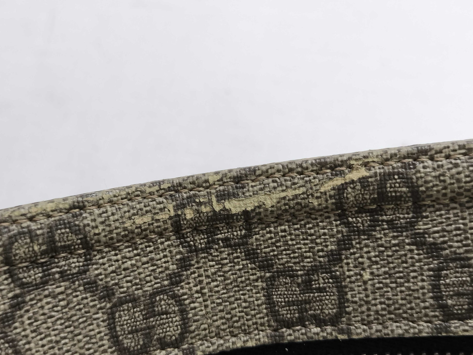 GUCCI GG Supreme Shoulder Bag