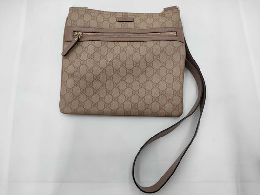 GUCCI GG Supreme Shoulder Bag