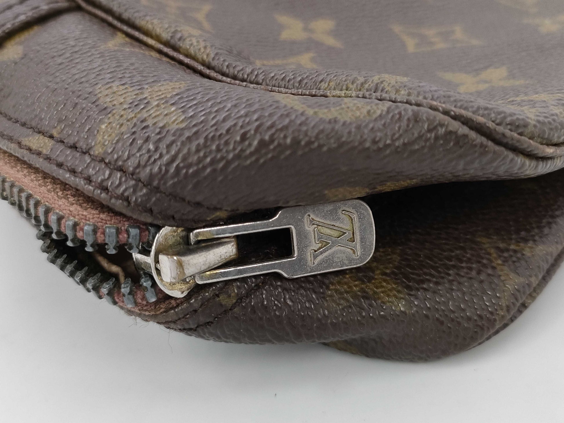 LOUIS VUITTON Monogram True Toilet Second Bag Bag