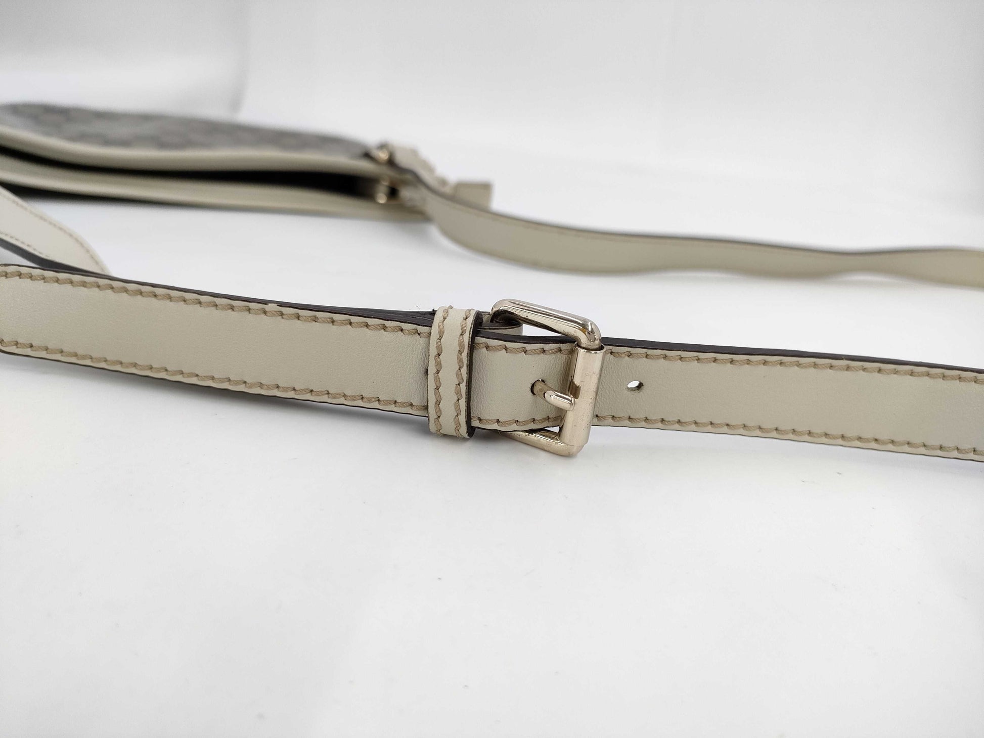 GUCCI GG Supreme 257246 Shoulder Bag